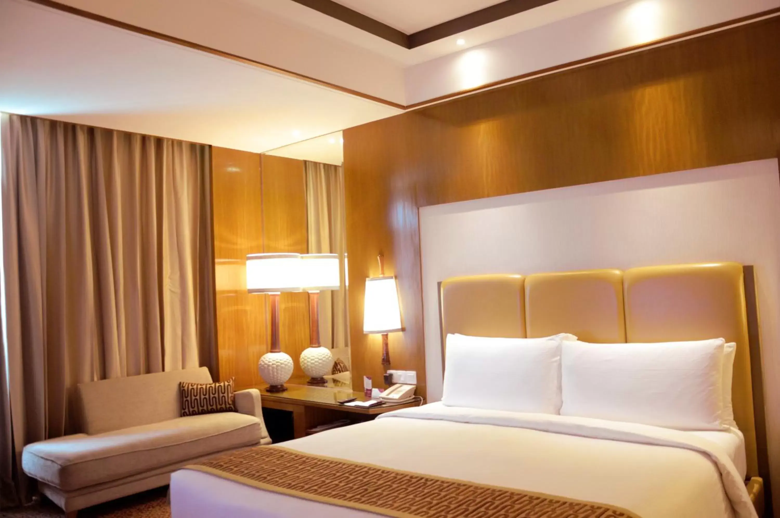 Photo of the whole room, Bed in Crowne Plaza New Delhi Okhla, an IHG Hotel