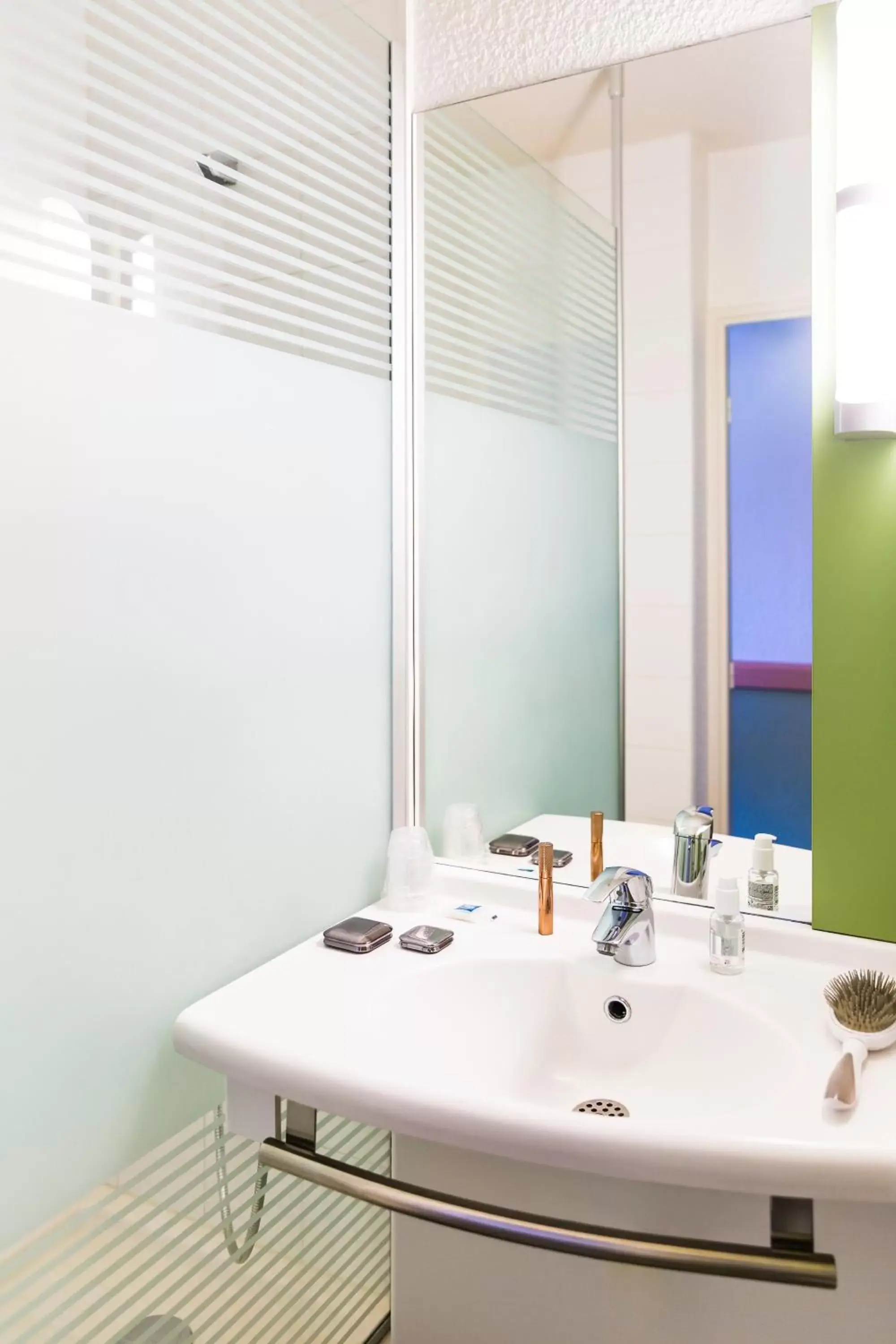 Bathroom in ibis budget Toulouse Colomiers