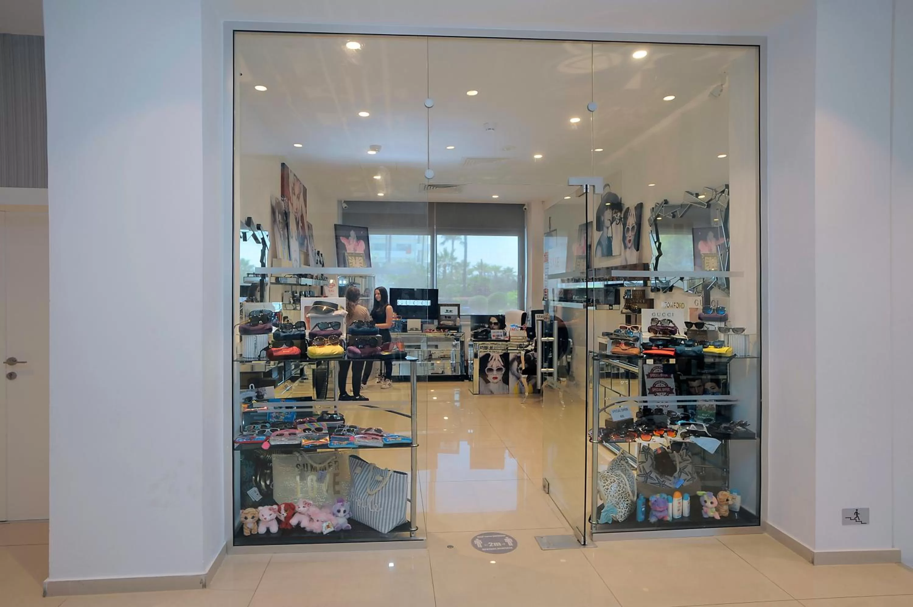 On-site shops in Nestor Hotel