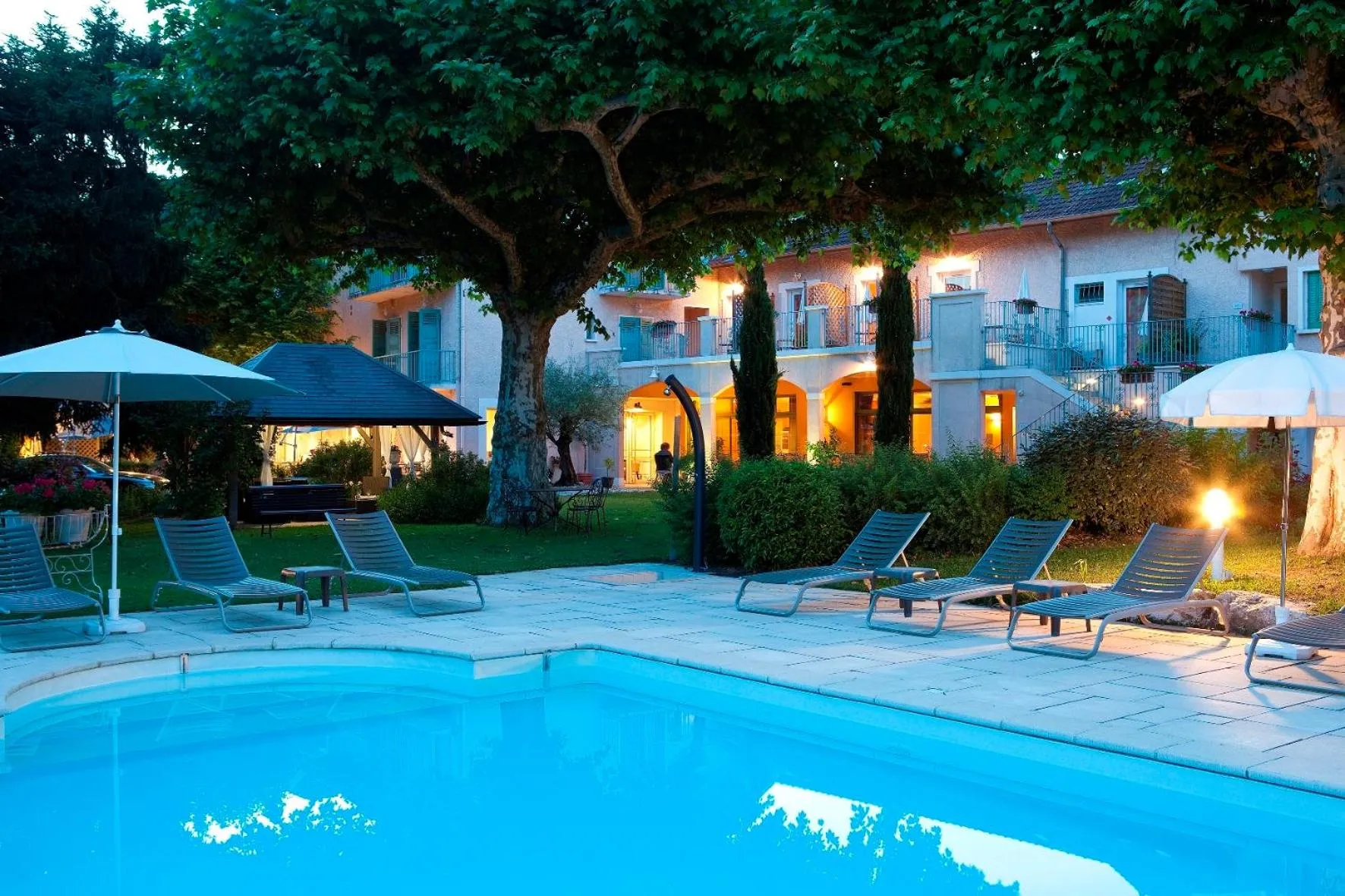 Swimming pool in Logis Auberge Saint Simond