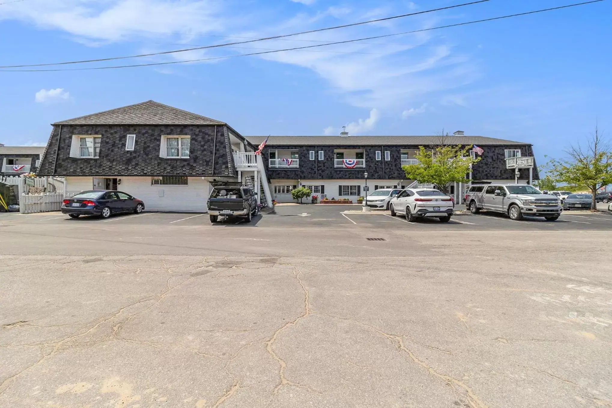 Property Building in Snyders Shoreline Inn