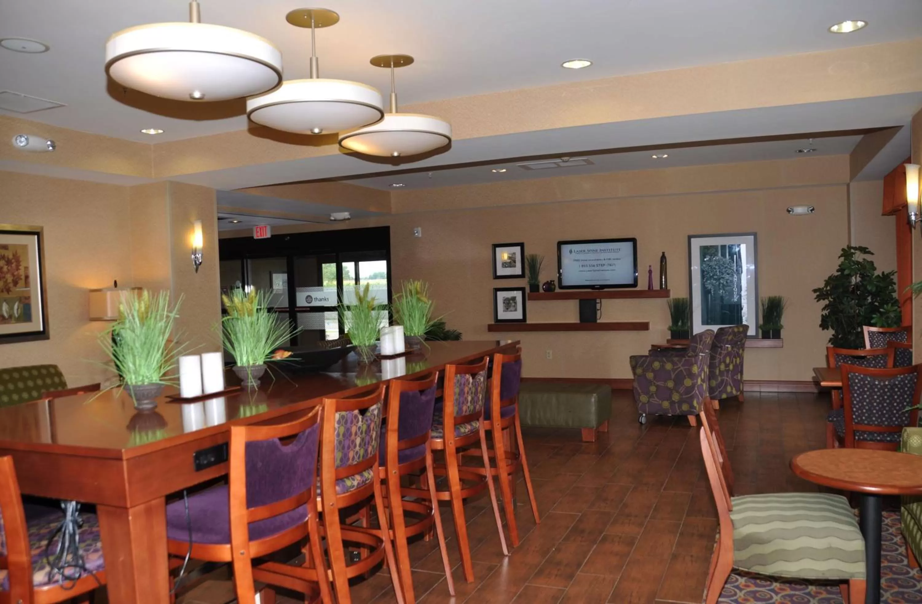 Restaurant/places to eat in Hampton Inn Macomb