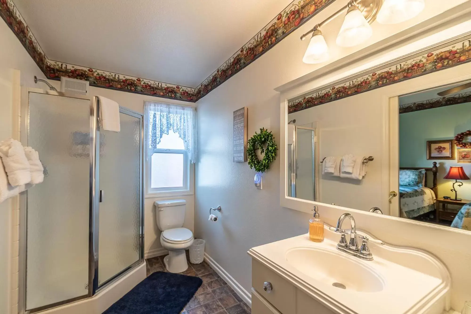 Bathroom in Apples Bed and Breakfast Inn