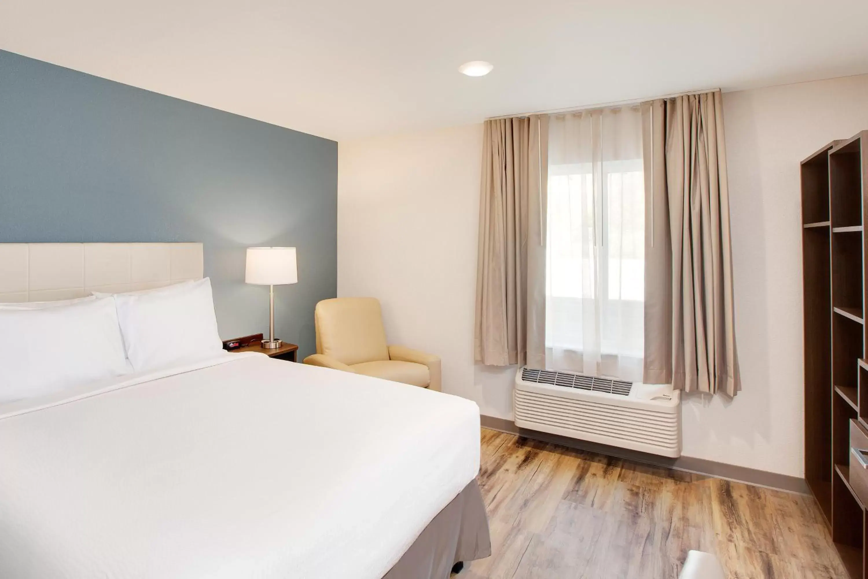 Bed in Extended Stay America Suites - Boston - Saugus