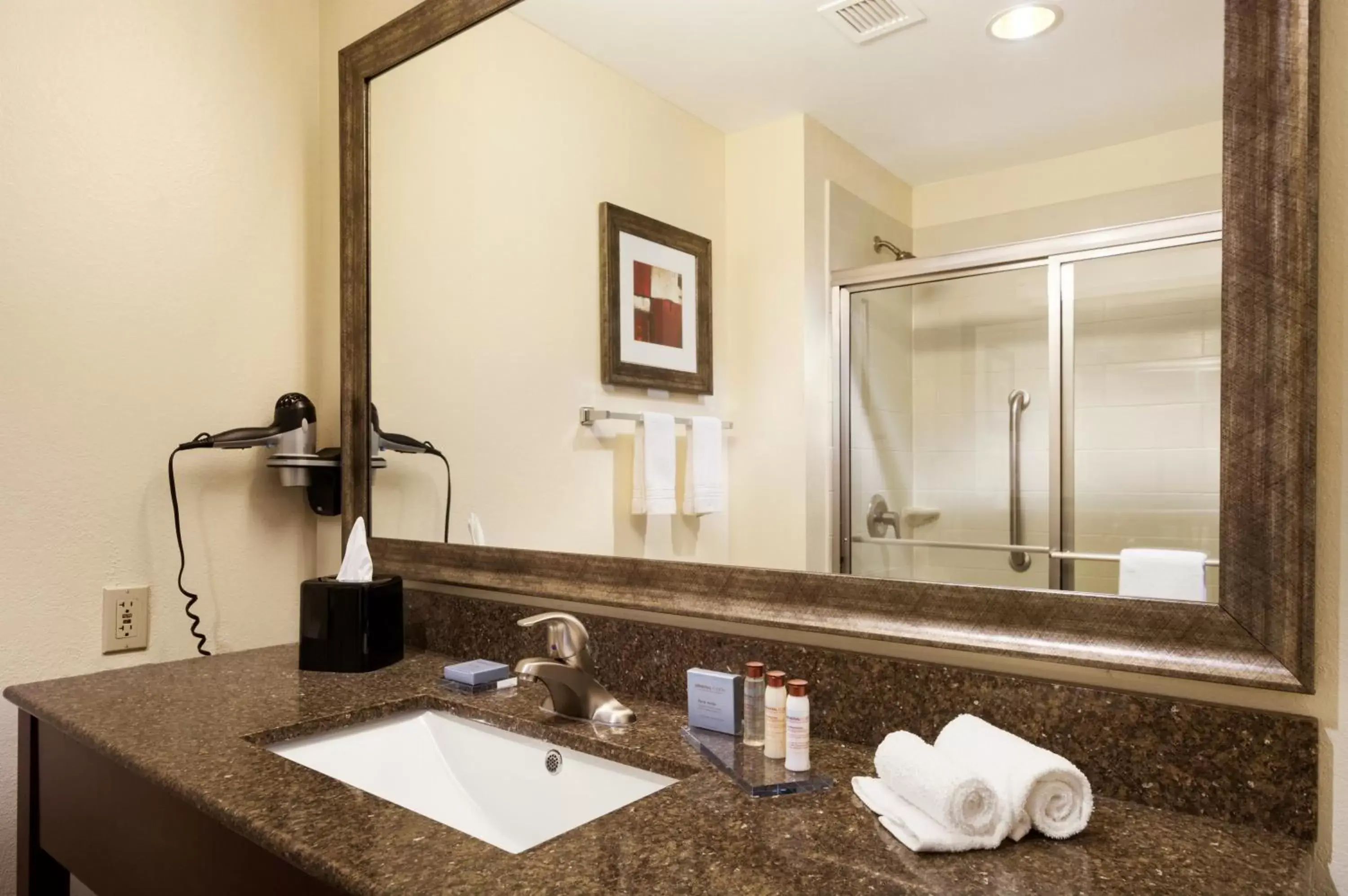 Bathroom in Wingate by Wyndham San Marcos