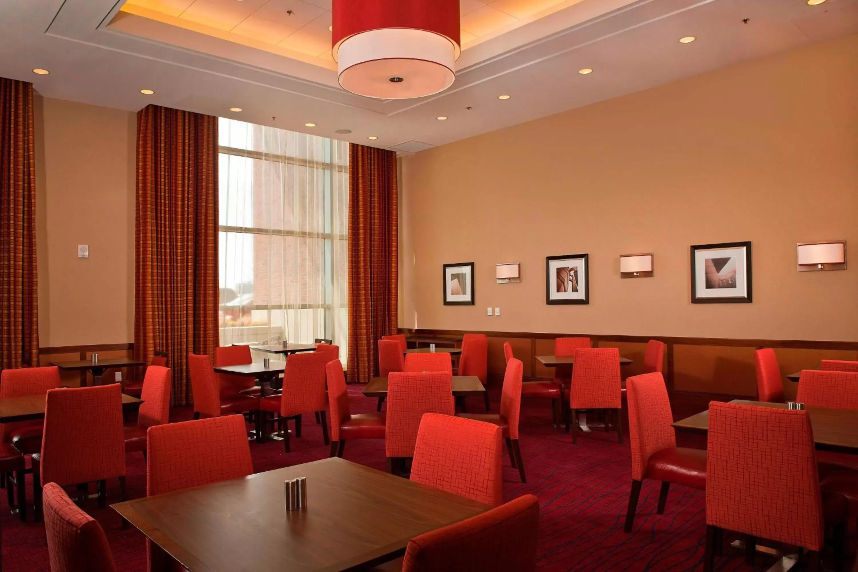 Meeting/conference room, Restaurant/Places to Eat in Residence Inn Arlington Capital View