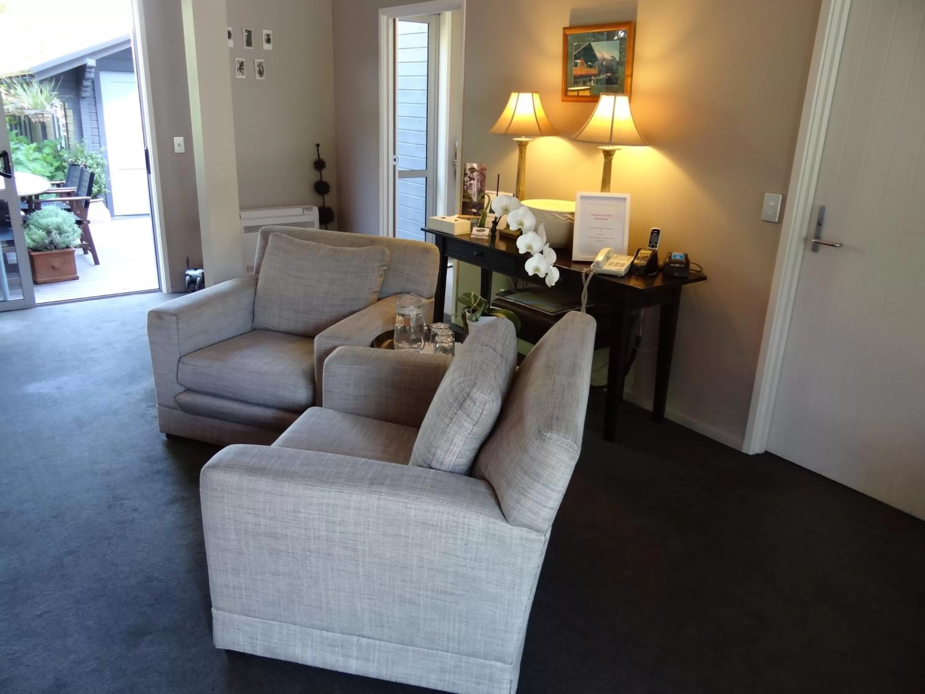 Communal lounge/ TV room in Chalet Queenstown