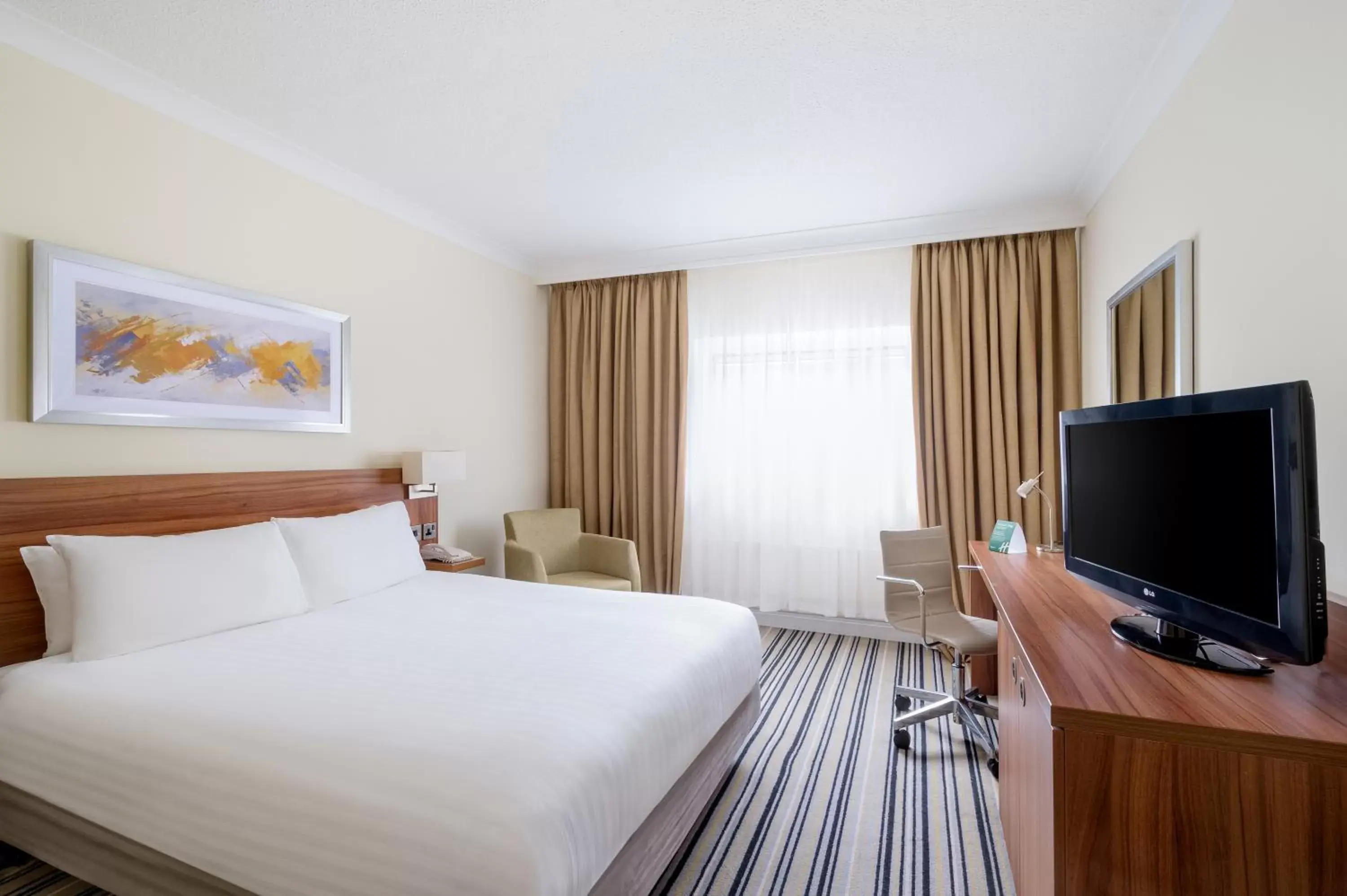 Bed in Holiday Inn Rochester-Chatham by IHG Bed in Holiday Inn Rochester-Chatham by IHG