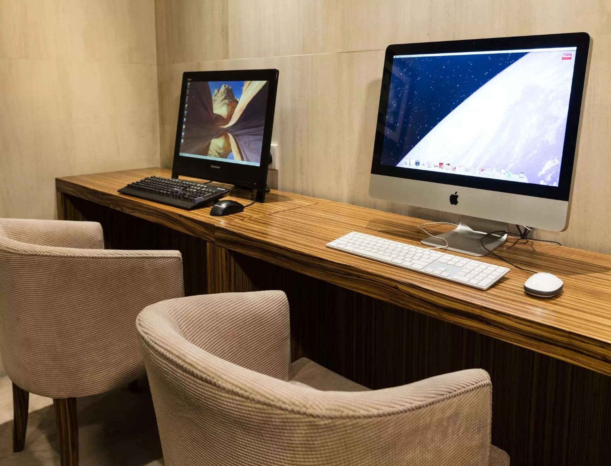 Business facilities in Gloucester Luk Kwok Hong Kong