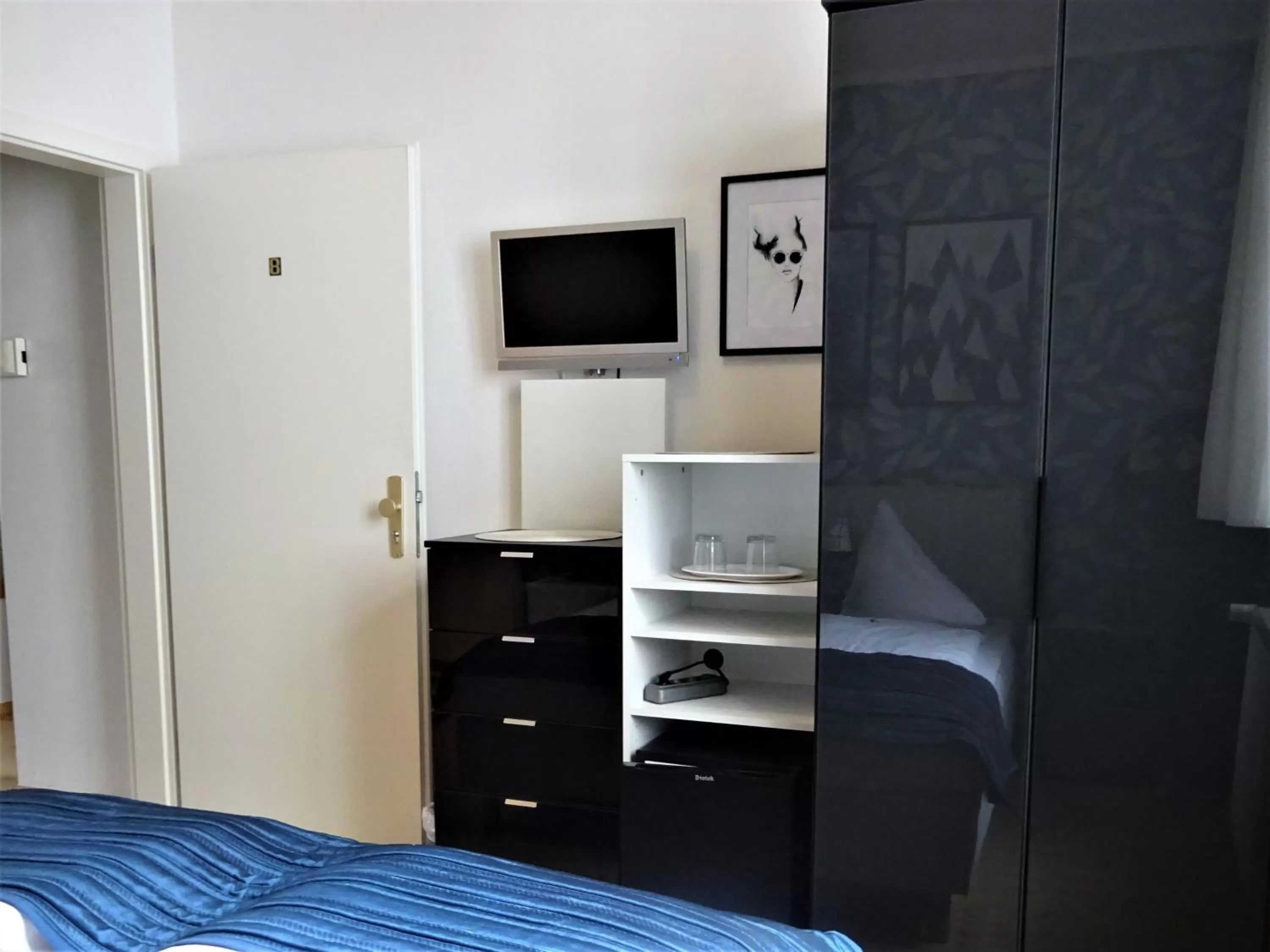 Photo of the whole room, Bed in Hotel Pension Zur Fährbrücke