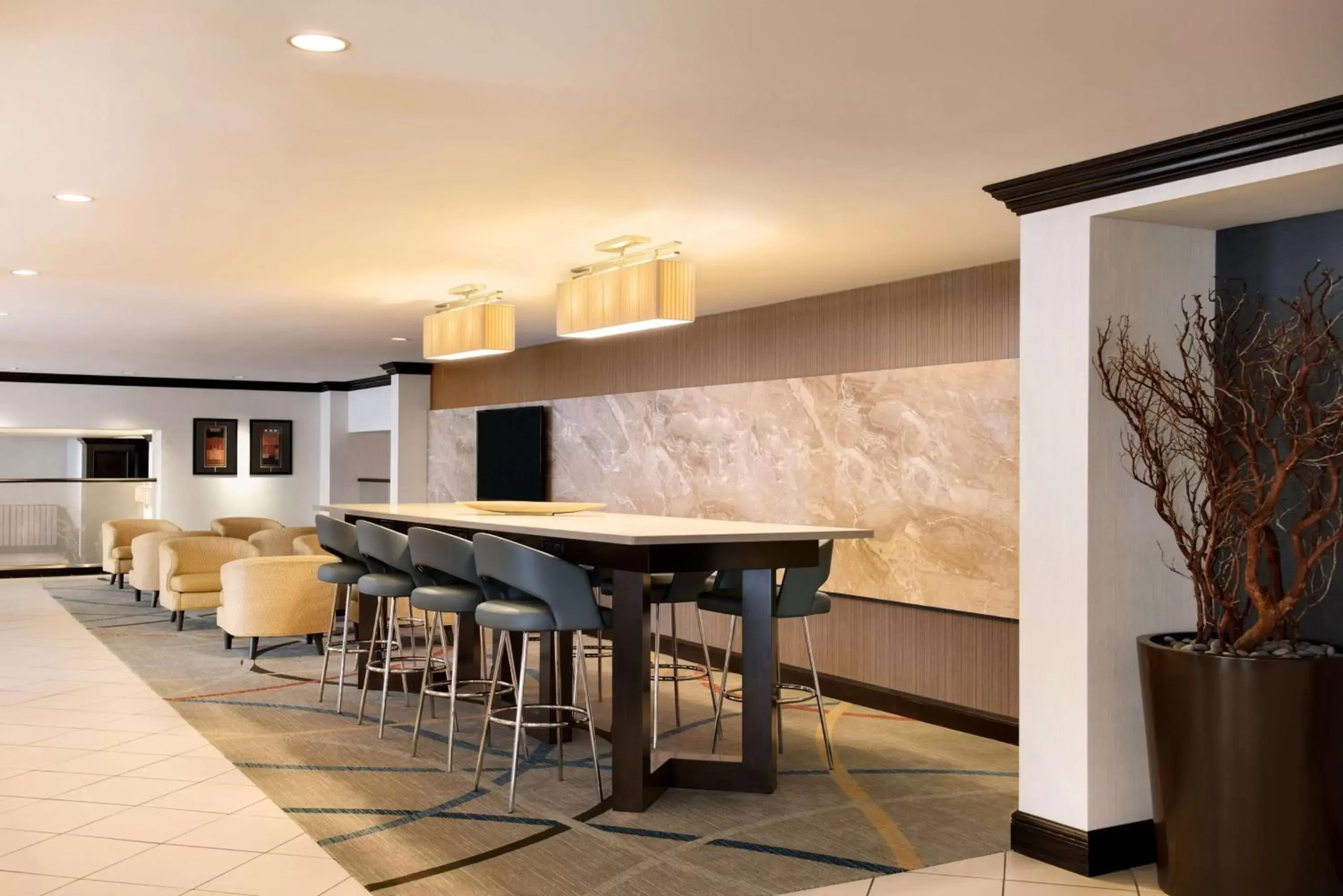 Lobby or reception, Dining Area in Hilton Orrington/Evanston