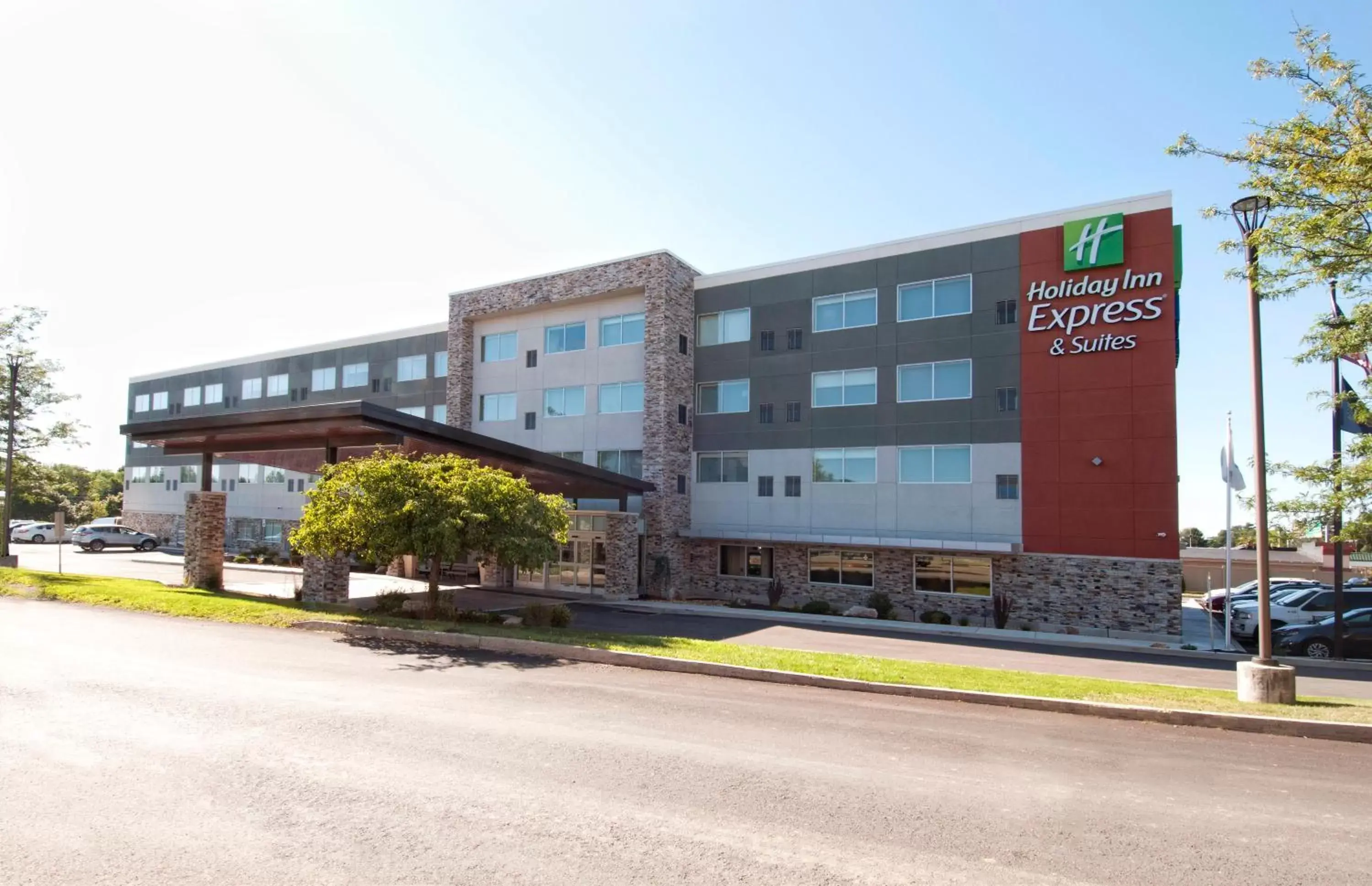 Property Building in Holiday Inn Express & Suites Johnstown, an IHG Hotel