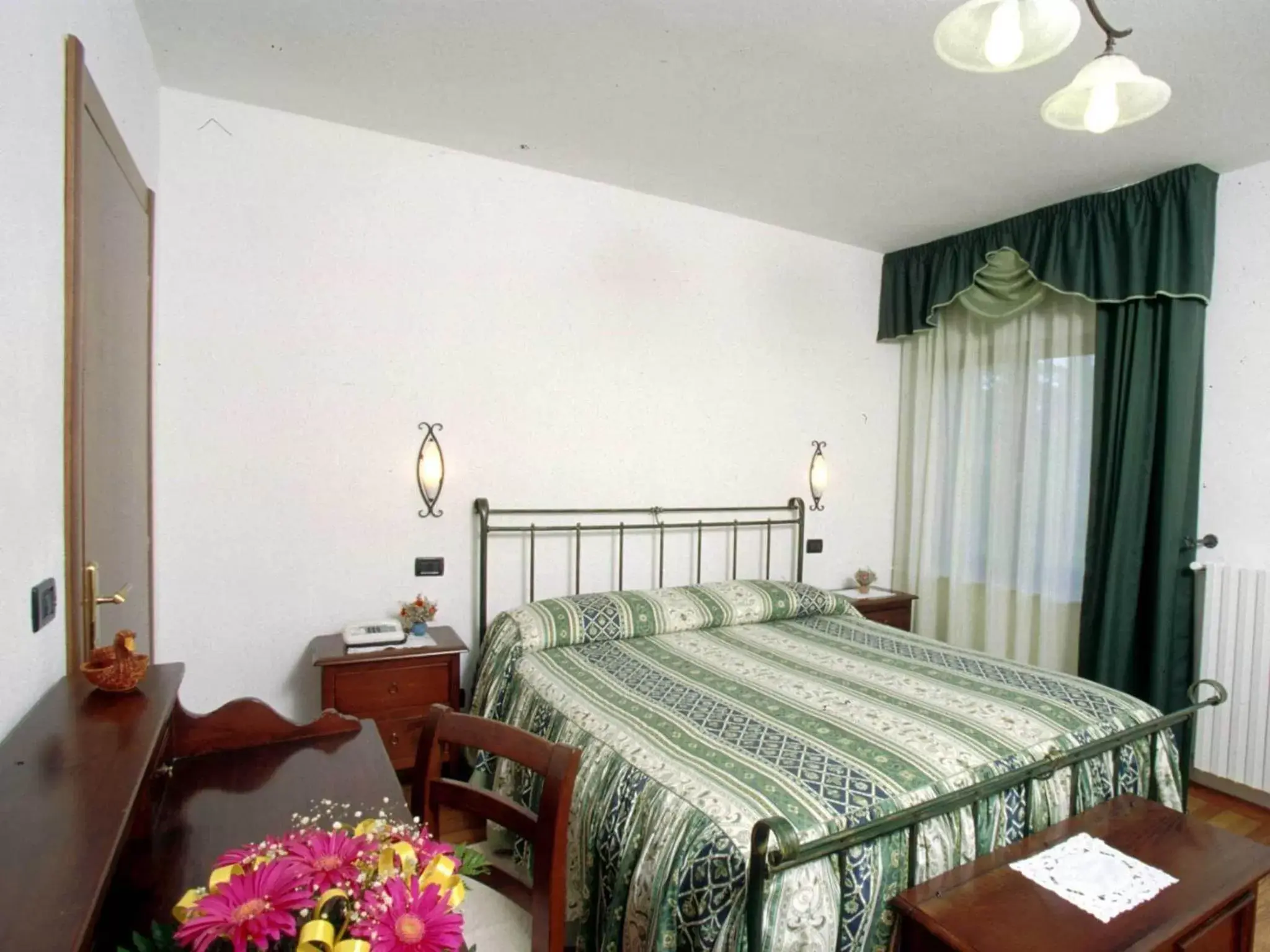 Bedroom, Bed in Albergo Le Macinaie - Monte Amiata Bedroom, Bed in Albergo Le Macinaie - Monte Amiata