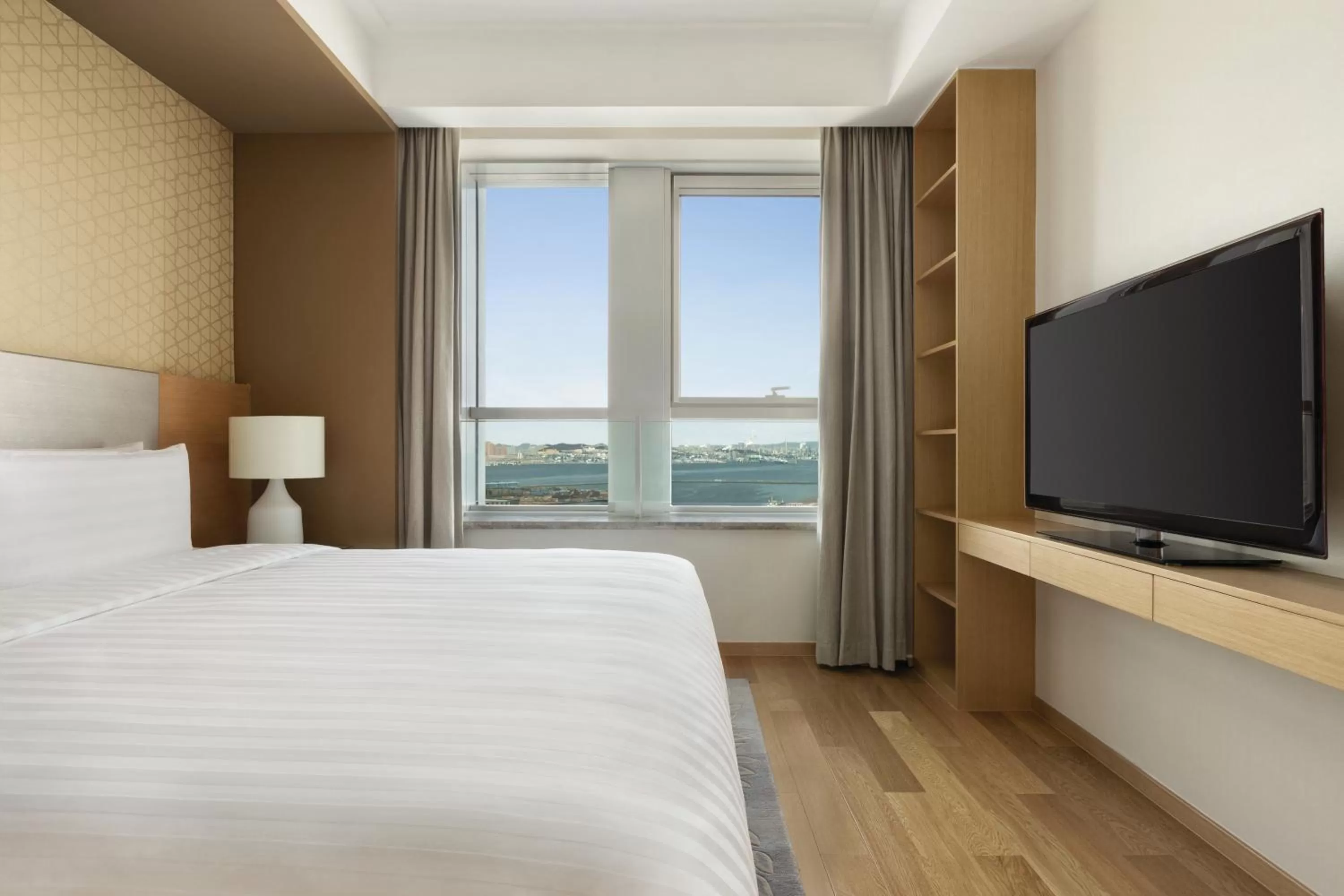 Bed in Shangri-La Dalian