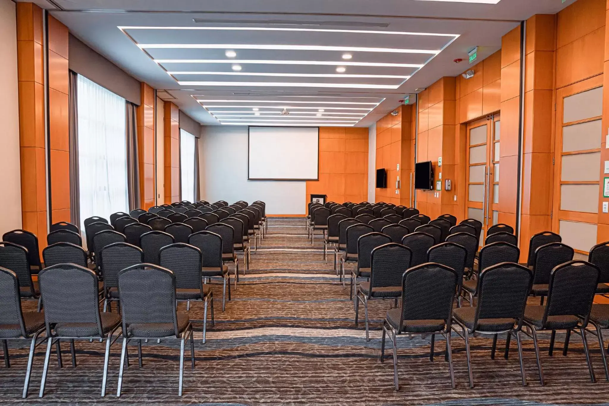 Meeting/conference room in Holiday Inn Guayaquil Airport, an IHG Hotel