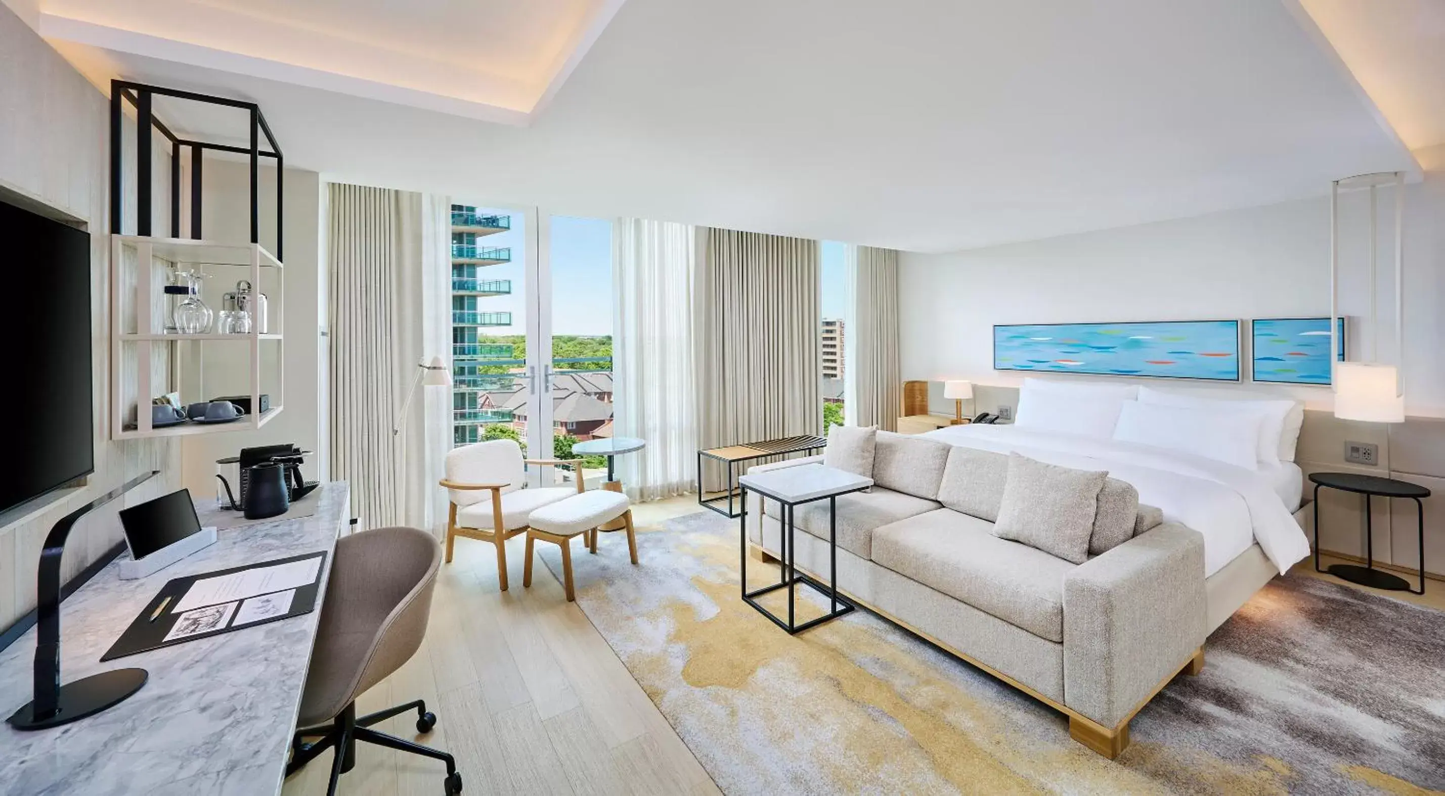 Bedroom, Seating Area in The Pearle Hotel & Spa, Autograph Collection