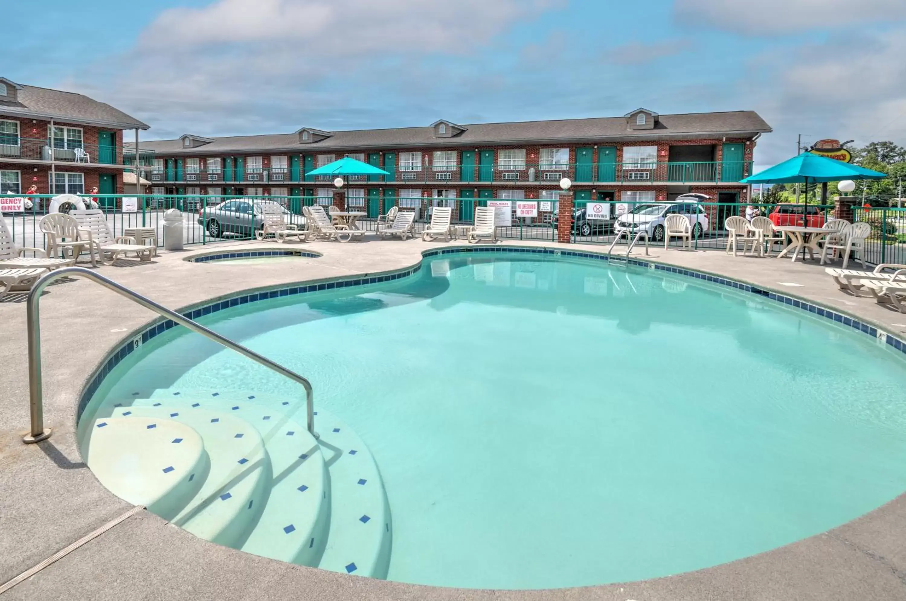 Swimming Pool in Mountain Aire Inn Sevierville - Pigeon Forge