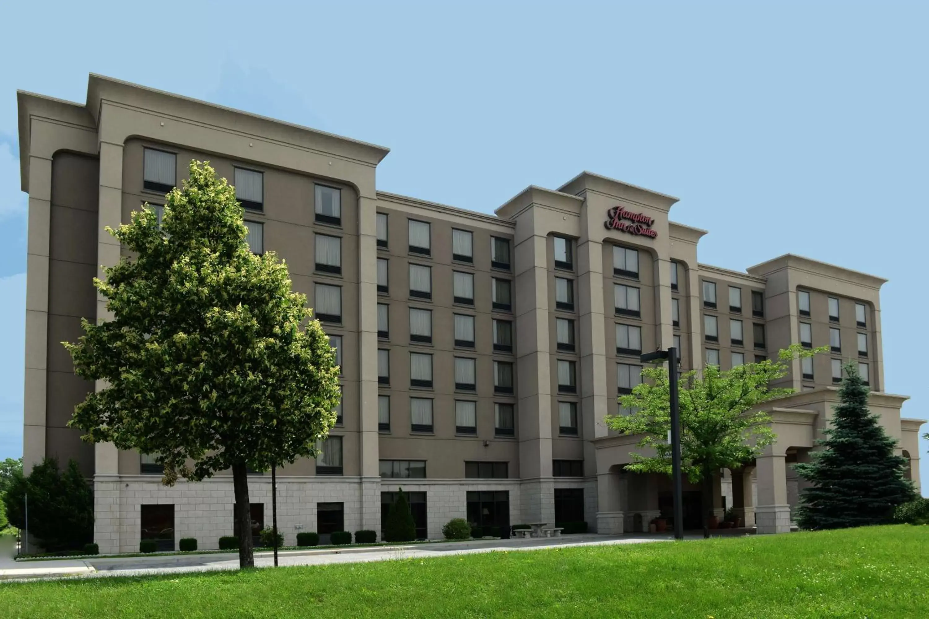 Property Building in Hampton Inn & Suites by Hilton Windsor