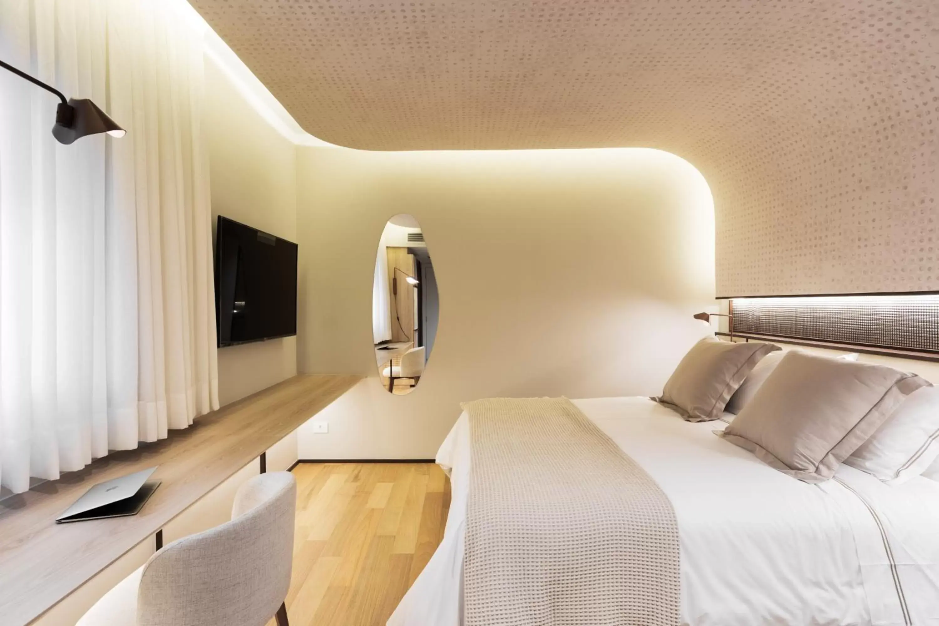 Bedroom, Bed in QOYA Hotel Curitiba, Curio Collection by Hilton