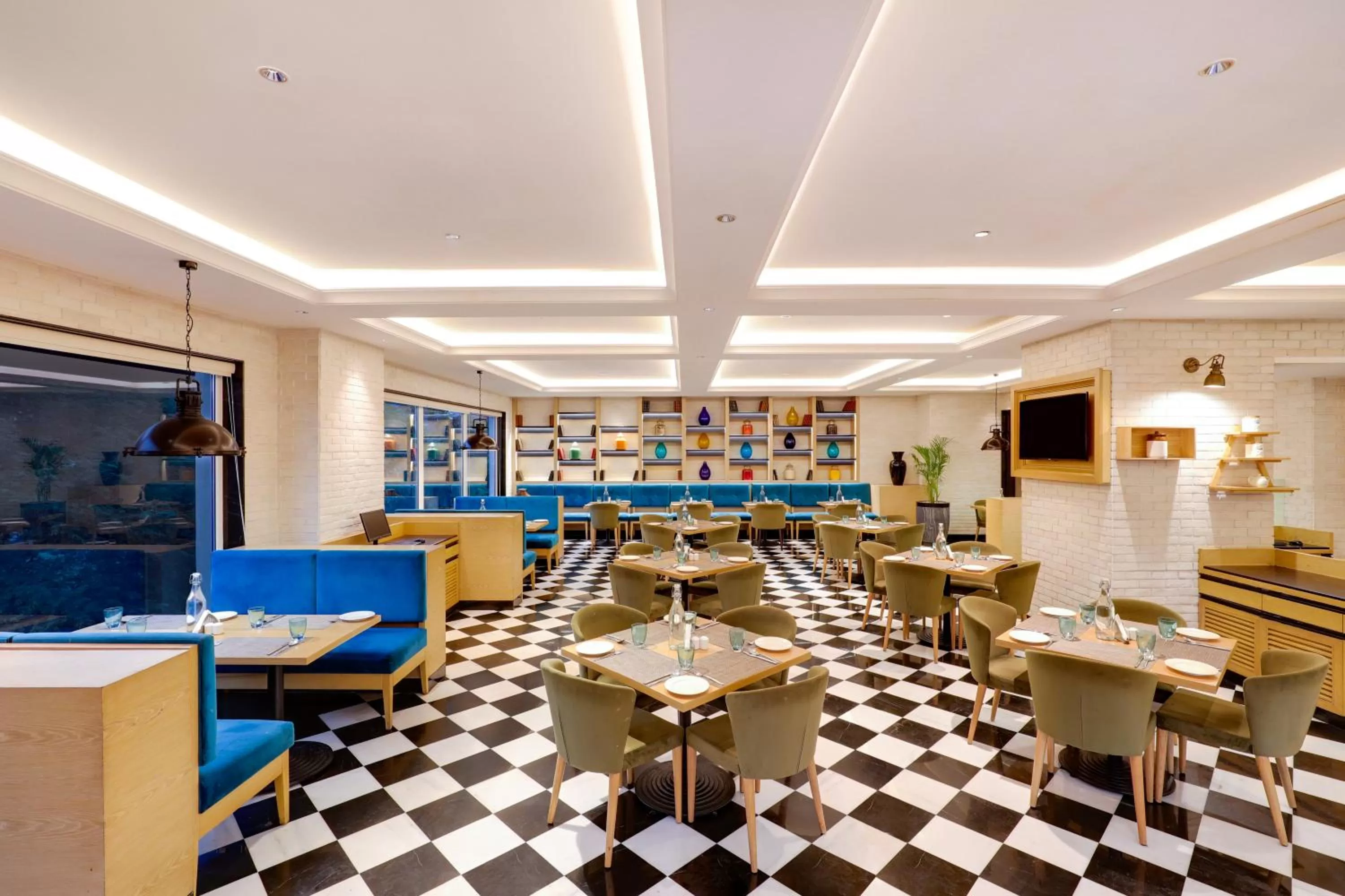 Restaurant/places to eat in Lemon Tree Premier, Mumbai International Airport