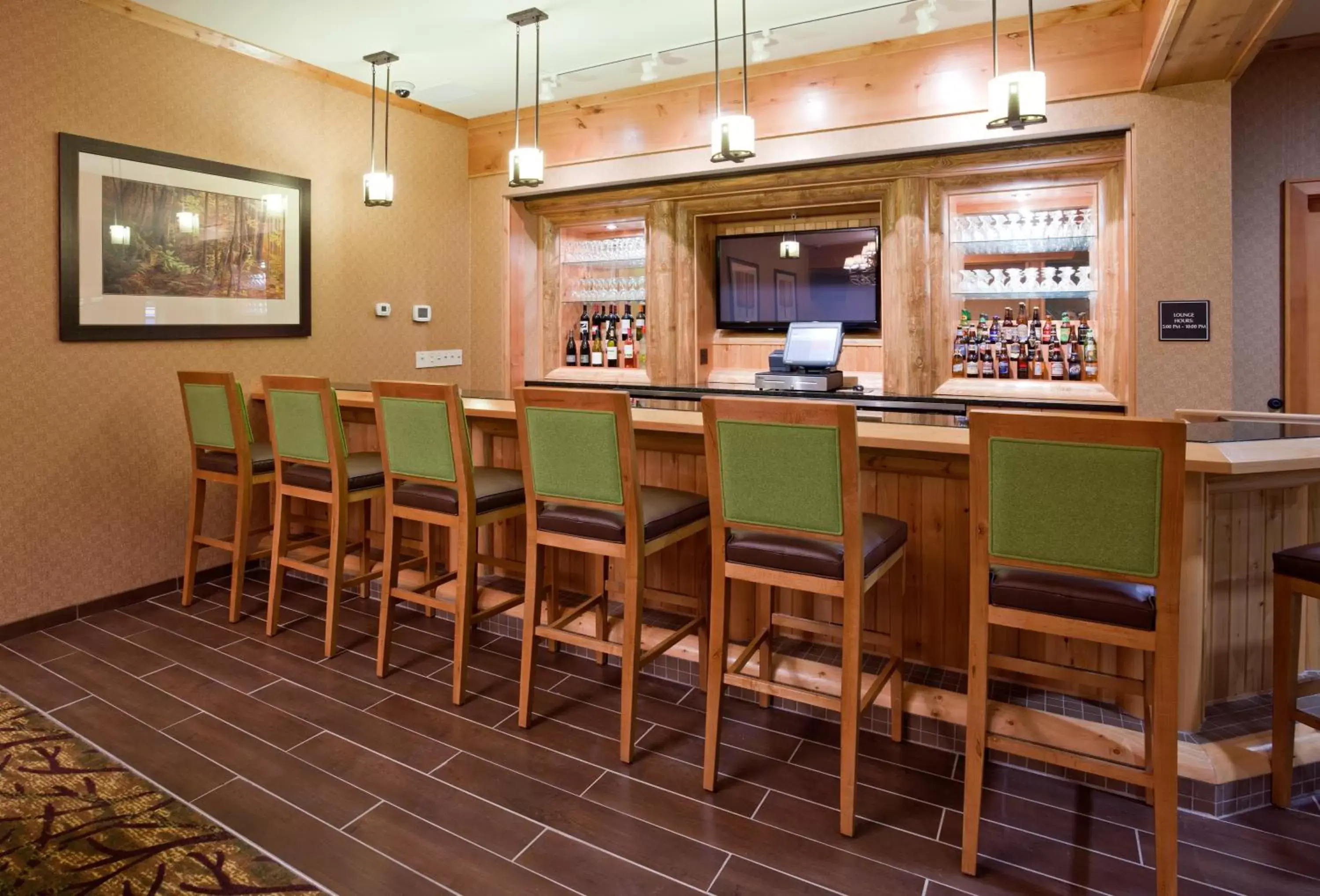 Alcoholic drinks, Lounge/Bar in Hawthorn Suites by Wyndham Minot