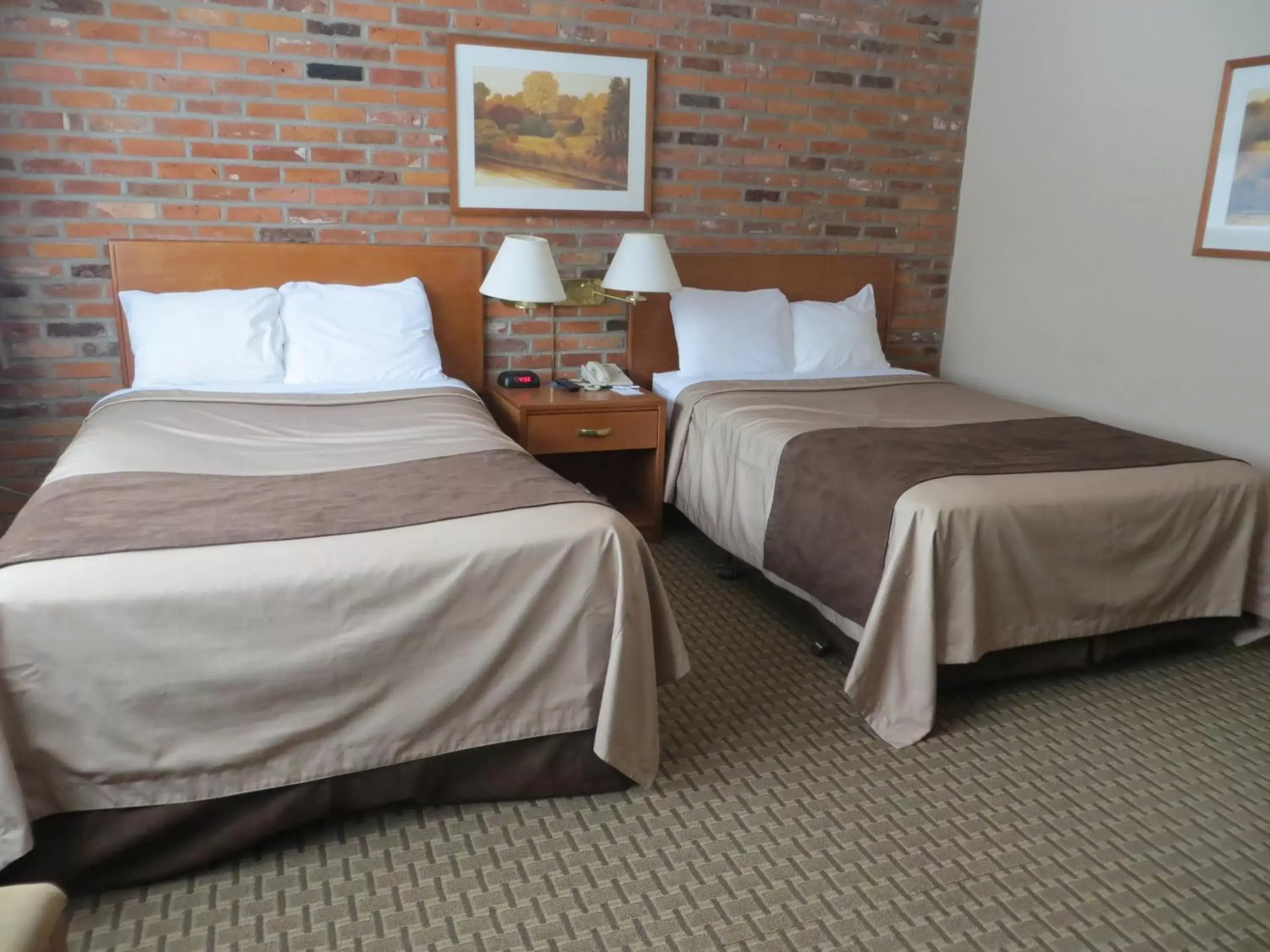 Bed in Travelodge by Wyndham Thunder Bay ON