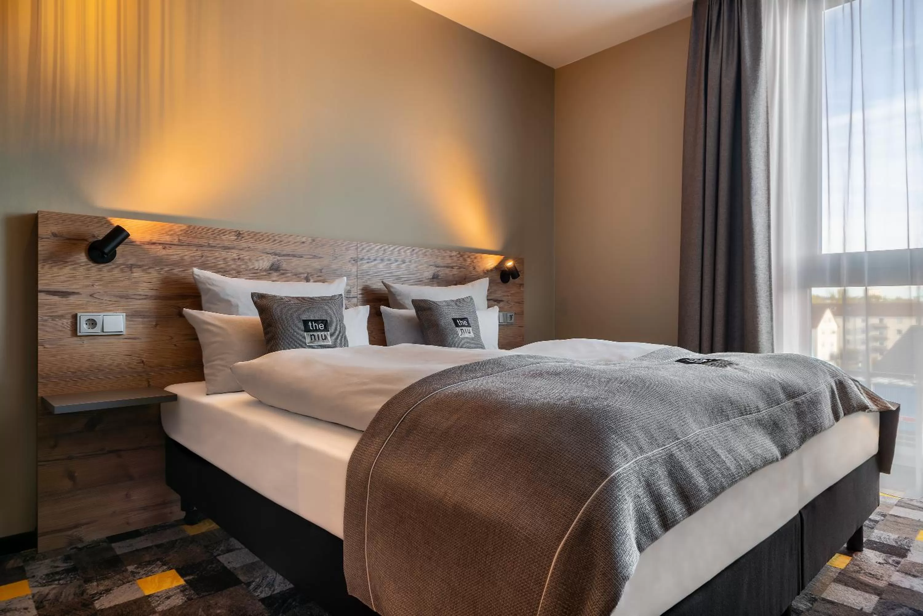 Bedroom, Bed in Holiday Inn - the niu, Timber Esslingen by IHG