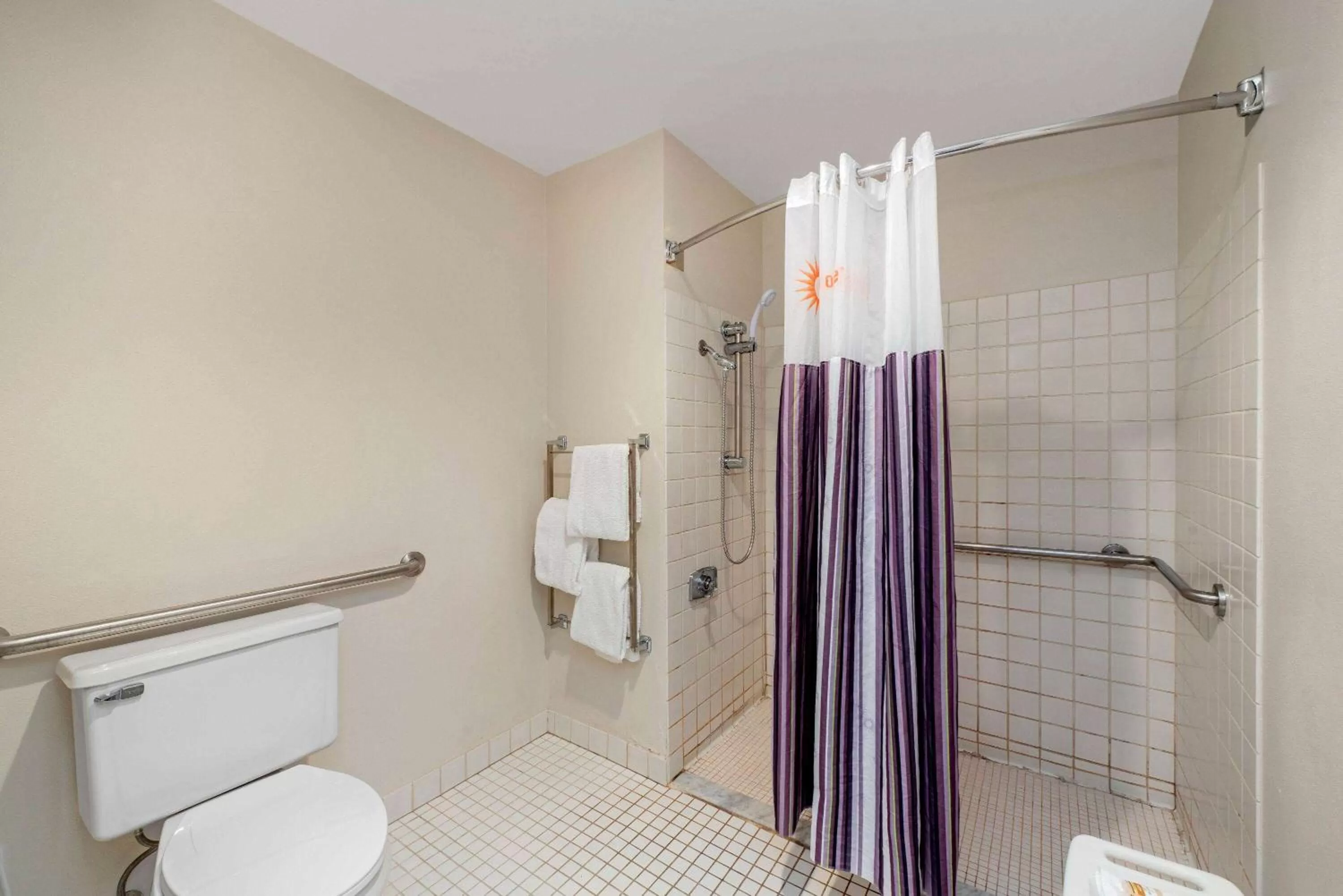 Shower in La Quinta by Wyndham Mansfield OH