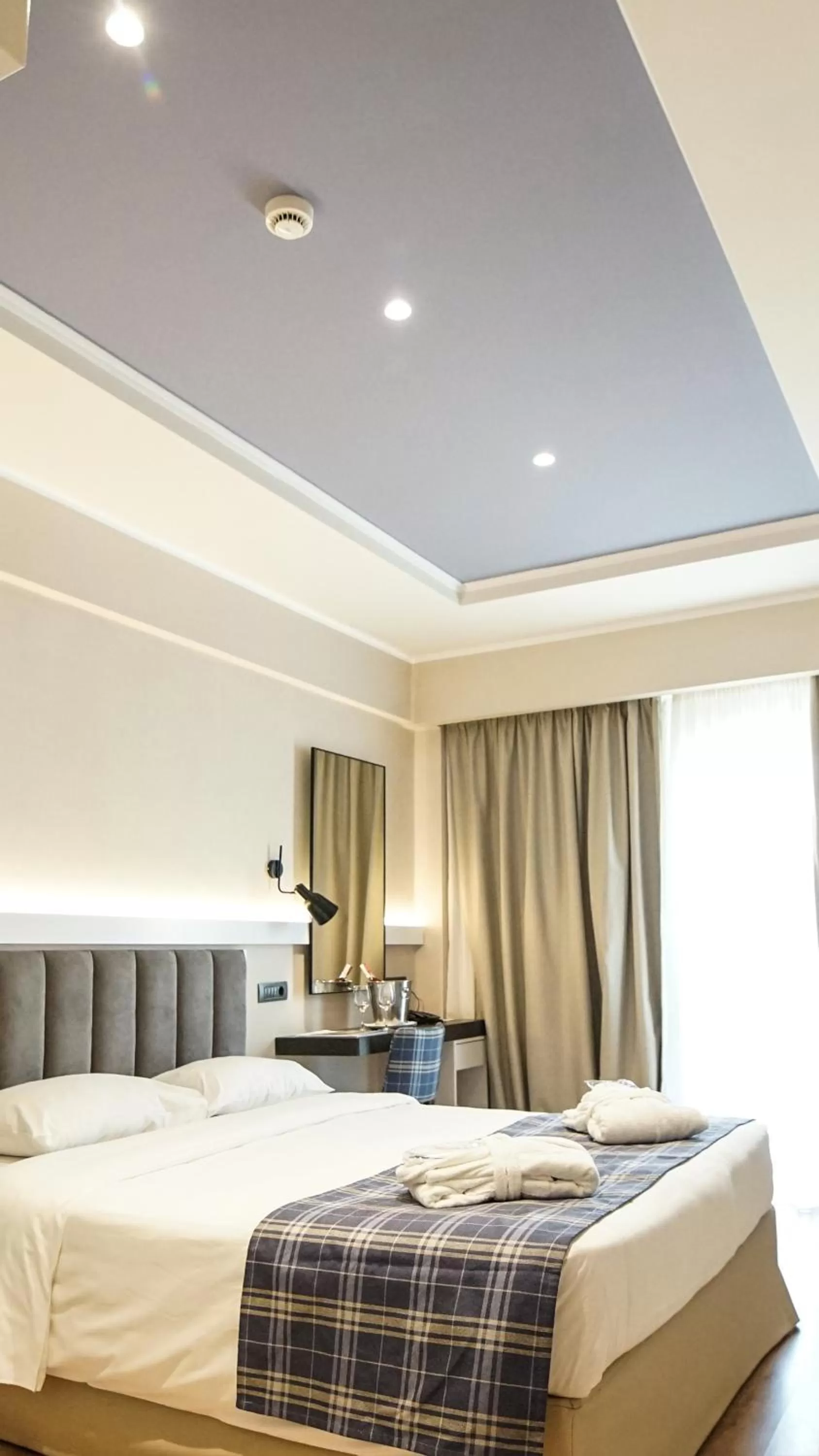 Photo of the whole room, Bed in Athens Cypria Hotel