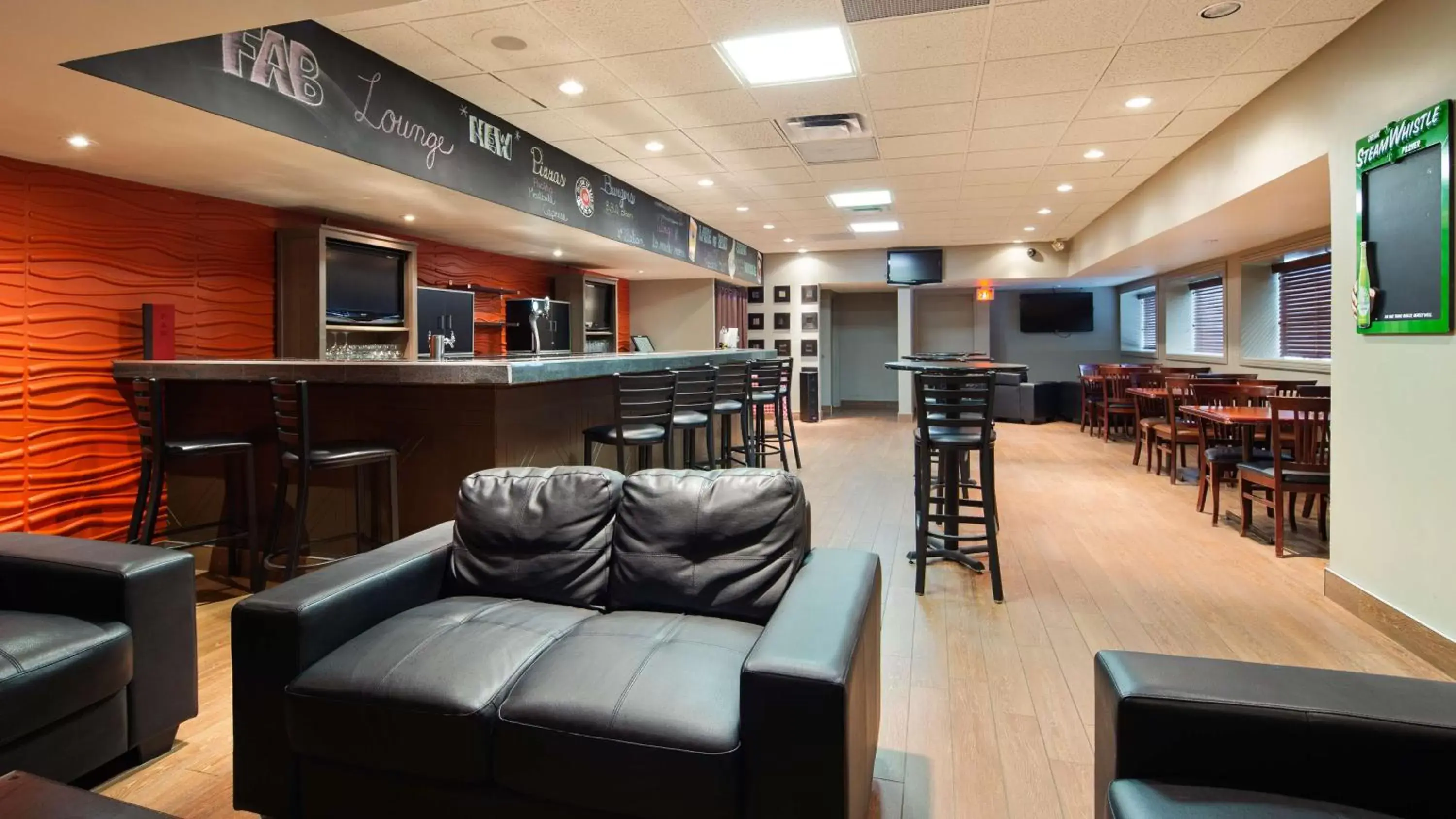 Lounge or bar, Lounge/Bar in Best Western North Bay Hotel & Conference Centre