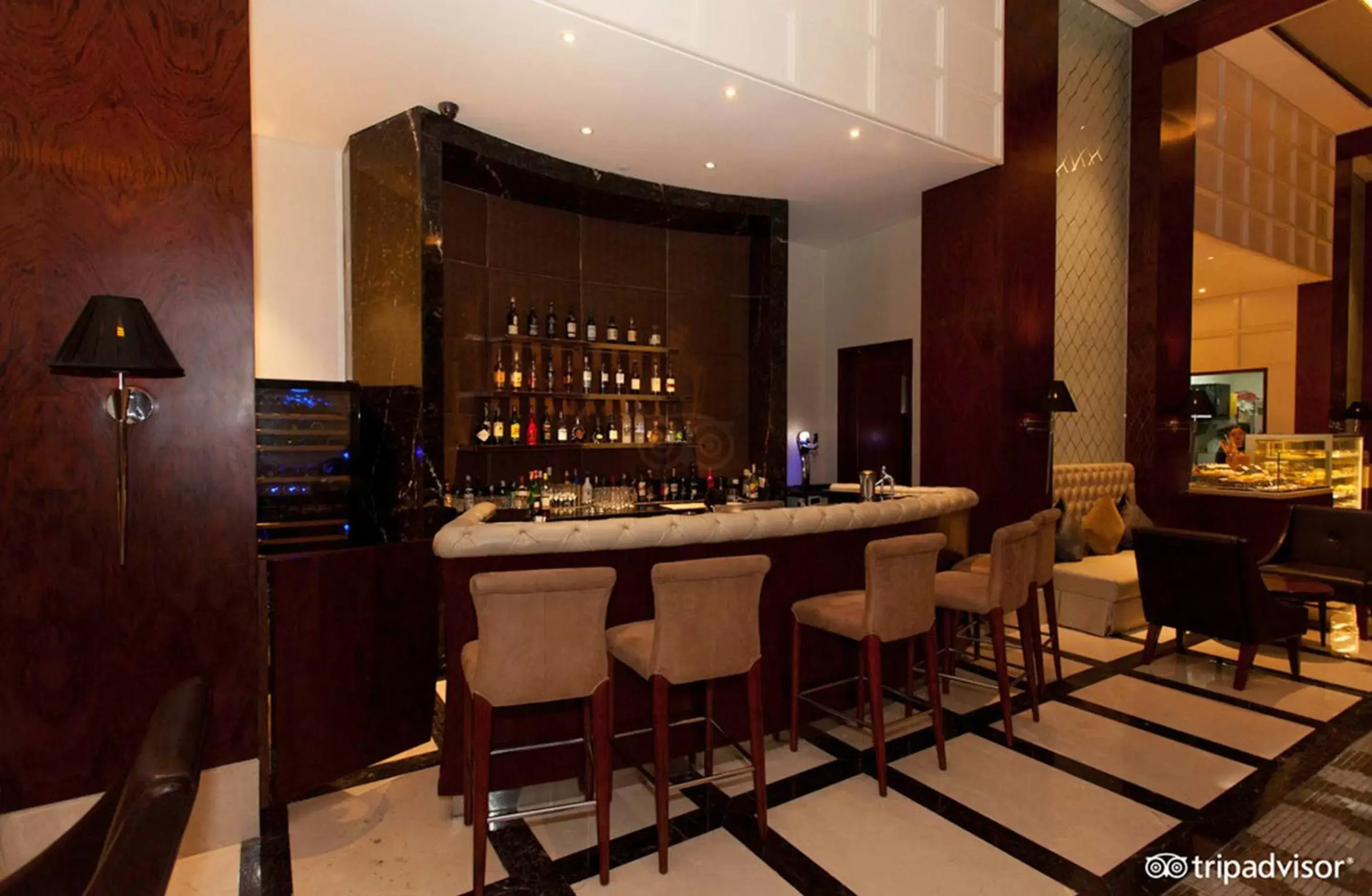 Lounge or bar, Lounge/Bar in Makati Diamond Residences
