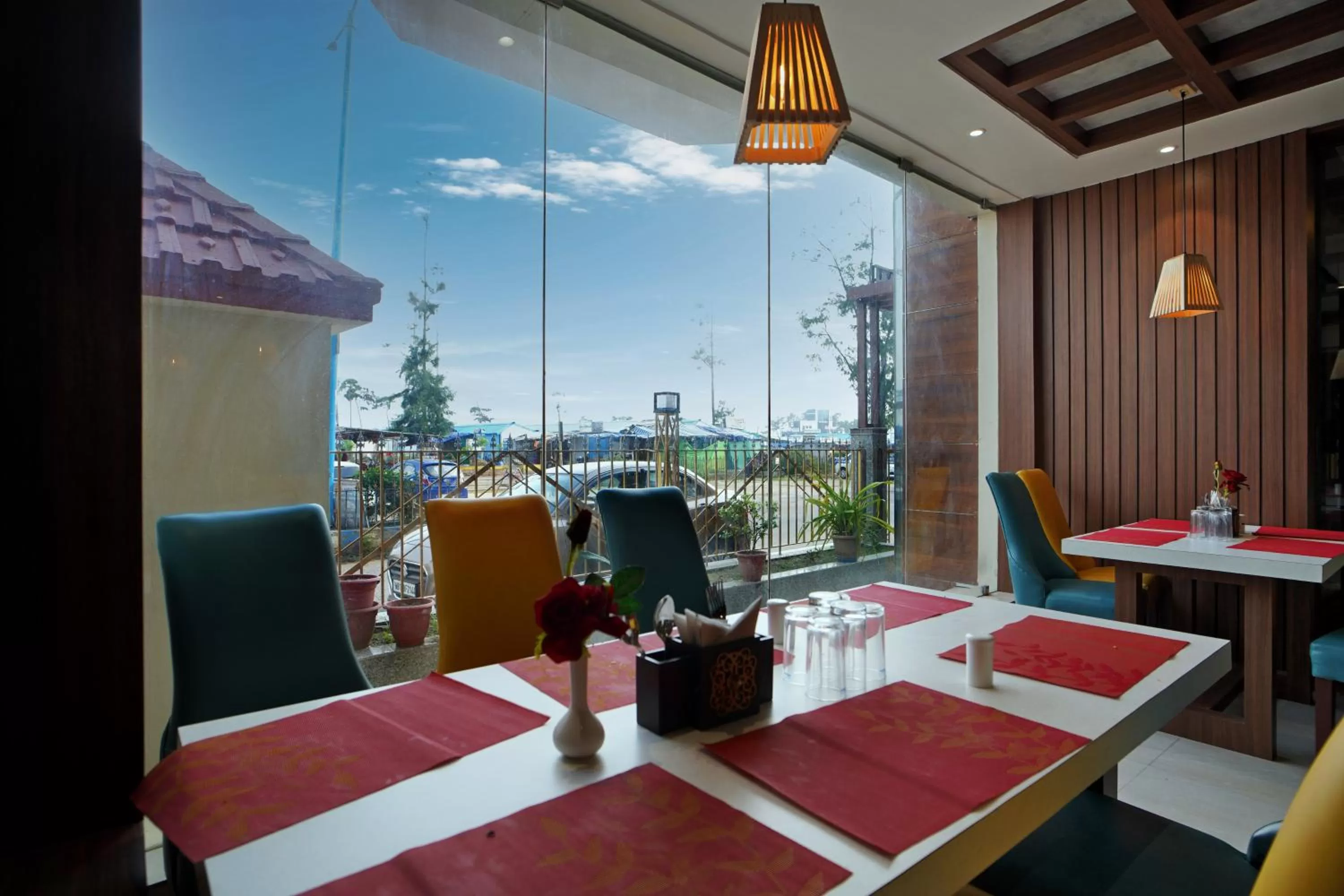 Restaurant/Places to Eat in Royal Sea View