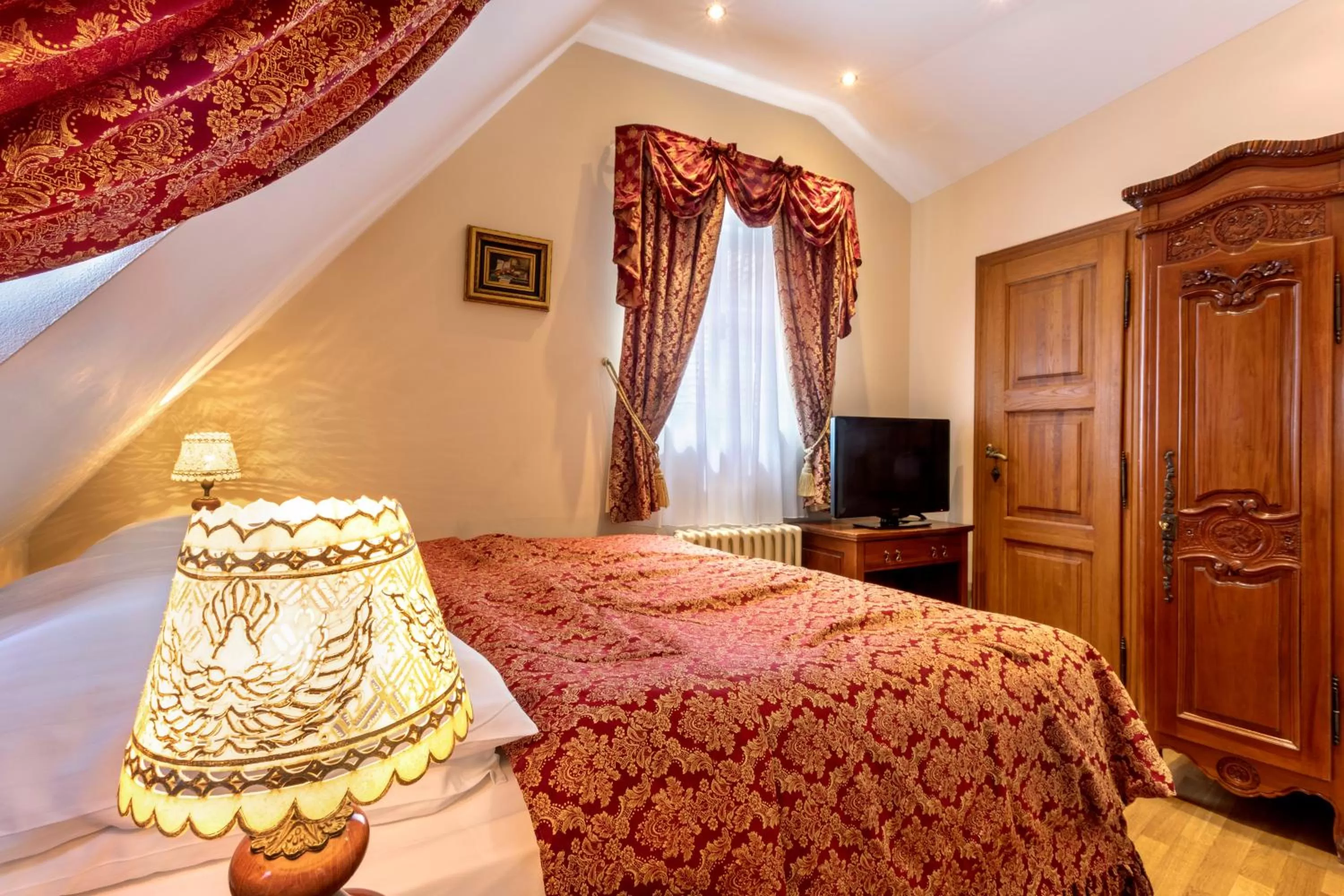 Communal lounge/ TV room, Bed in Hotel U Prince Prague by BHG