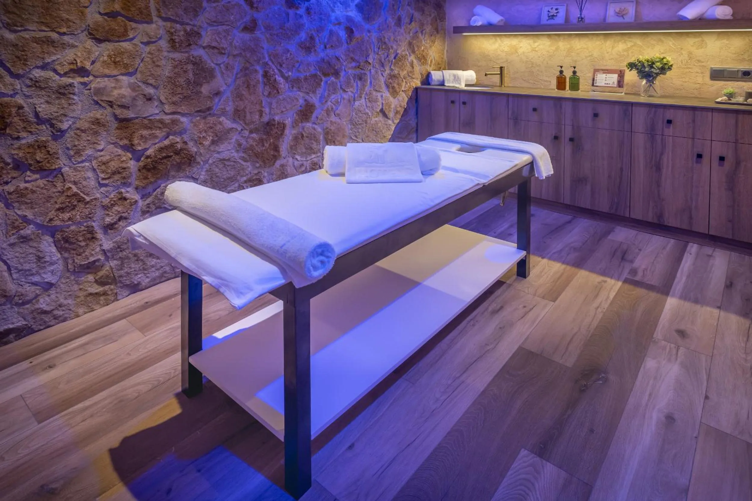 Massage in Hotel GHT Neptuno-Tossa & Venus SPA