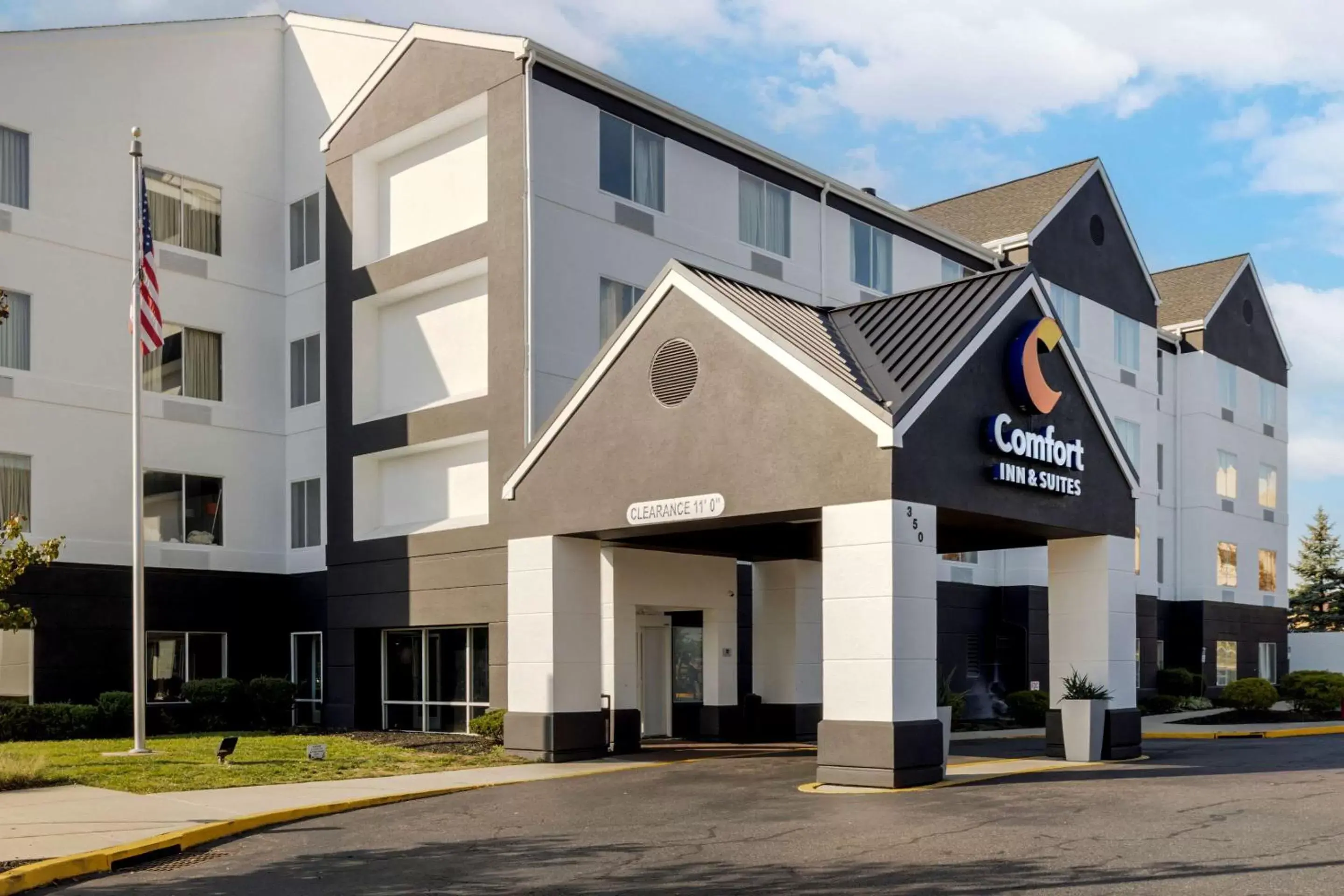 Property building in Comfort Inn & Suites Mt Laurel-Philadelphia Property building in Comfort Inn & Suites Mt Laurel-Philadelphia