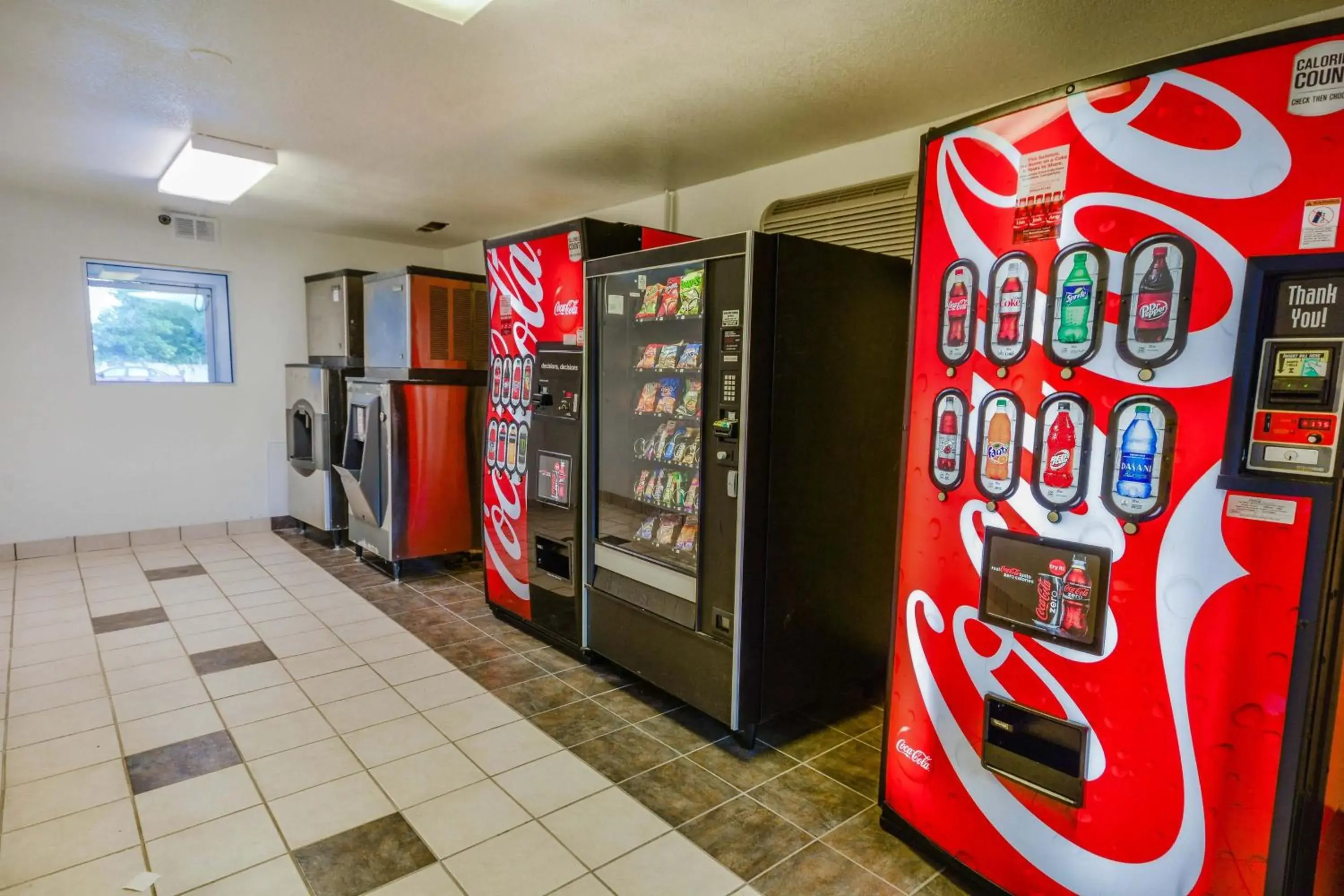 Drinks, Supermarket/Shops in Motel 6-Huntsville, TX