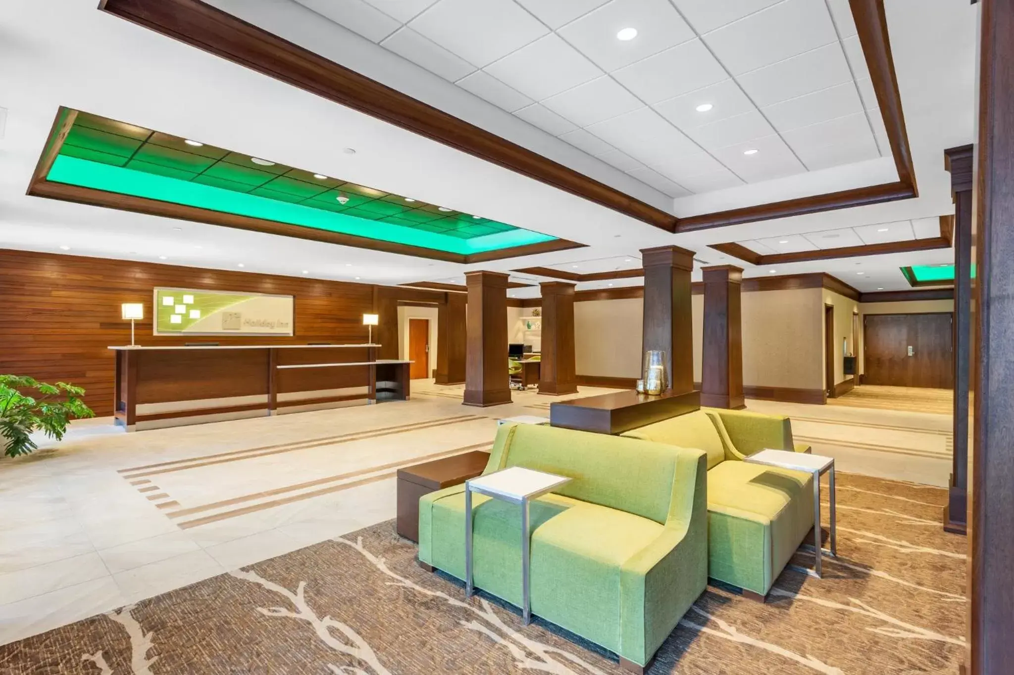 Property building, Lobby/Reception in Holiday Inn Charlottesville-Monticello, an IHG Hotel