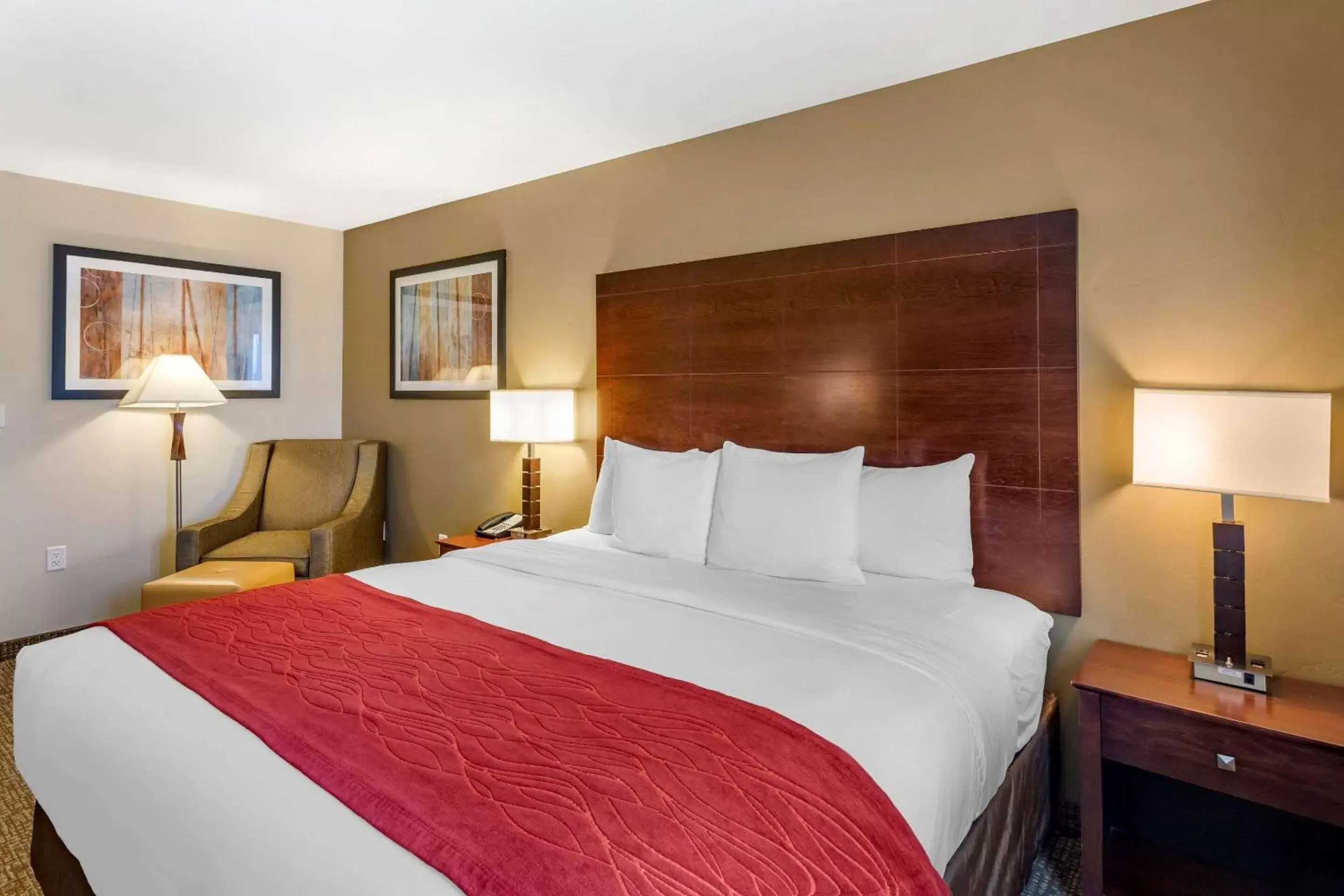 Photo of the whole room, Bed in Comfort Inn & Suites Tooele-Salt Lake City