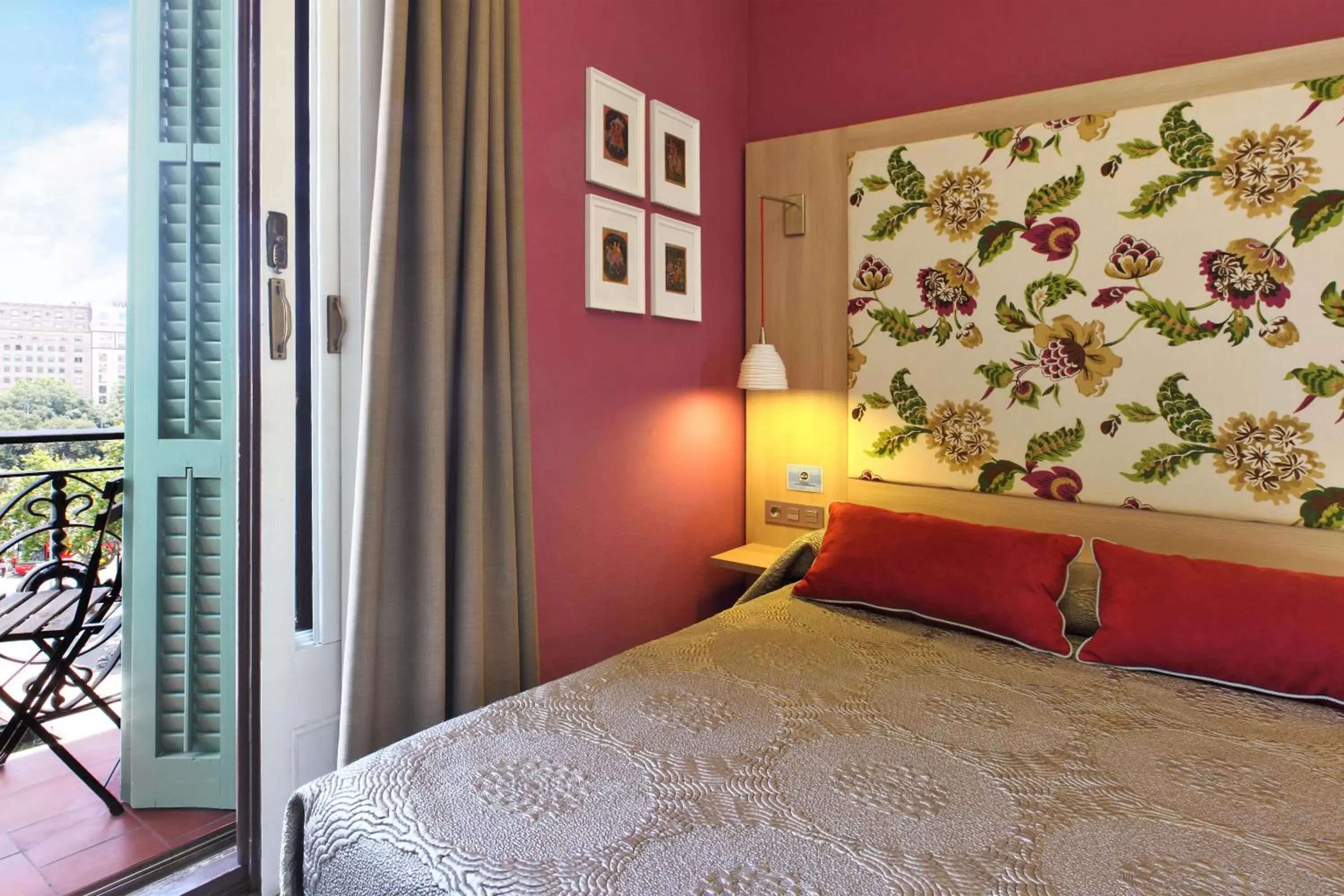 Decorative detail, Bed in Hotel Ginebra