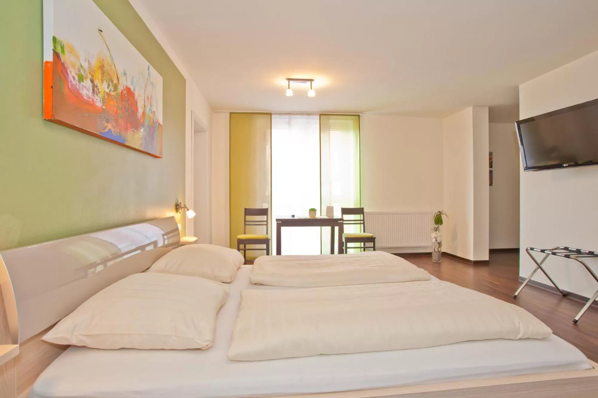 Photo of the whole room, Bed in Frühstückshotel Landgasthof Kramer