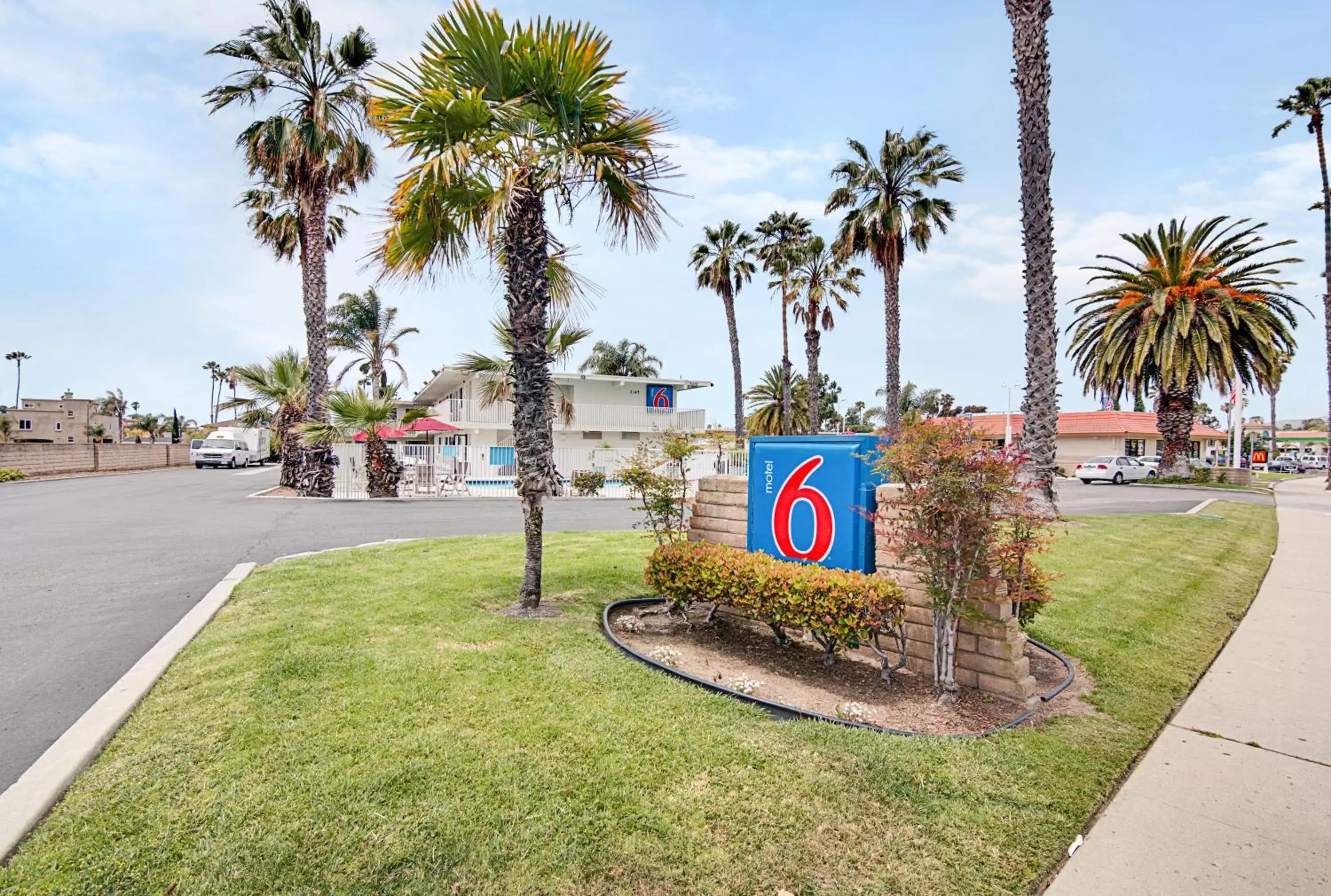 Facade/entrance in Motel 6-Ventura, CA - Beach