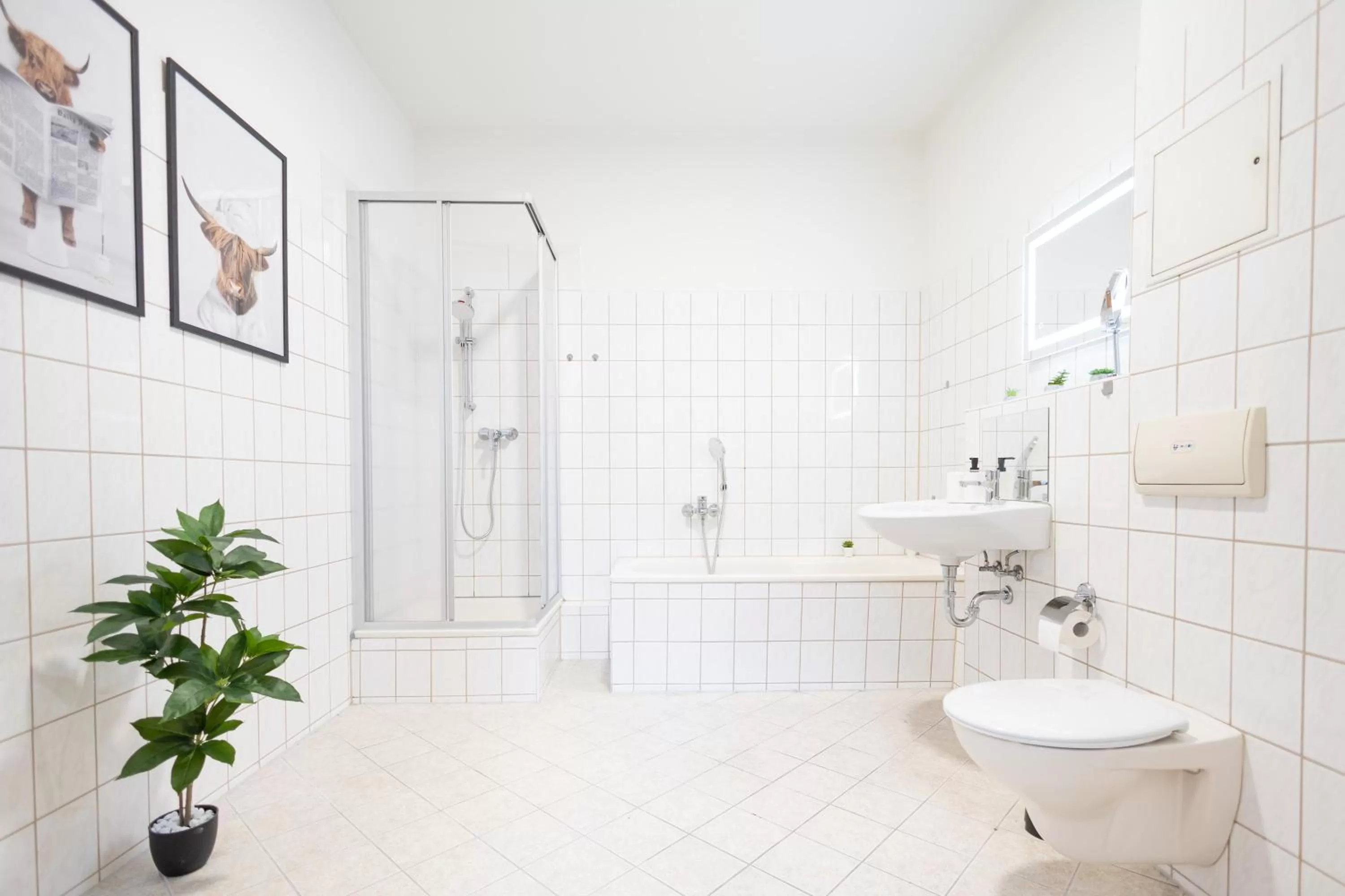 Shower in Apartments an der Oper - Innenstadt - Zentral - Küche - Wifi - Powered by Ko-Living