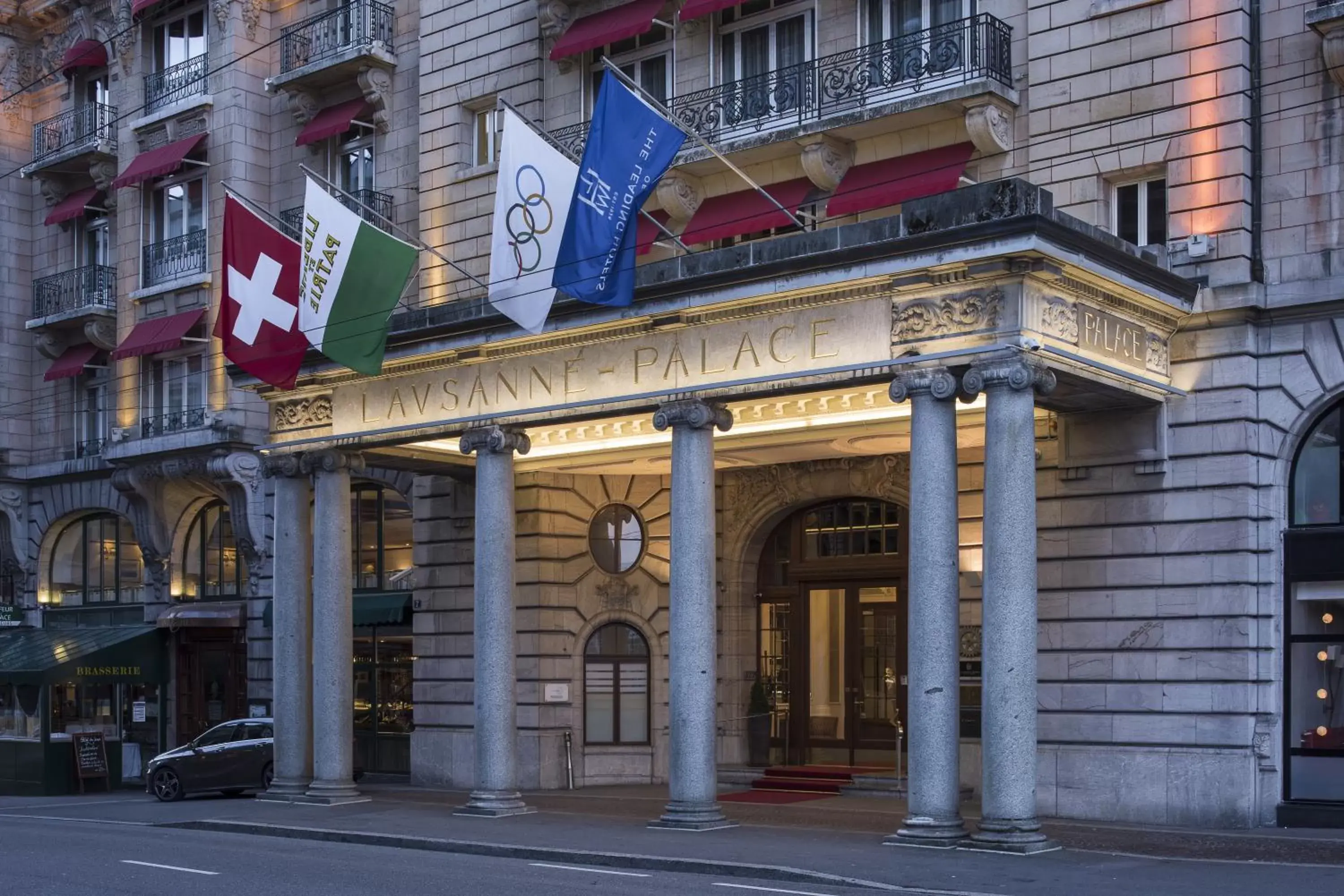 Facade/entrance in Lausanne Palace