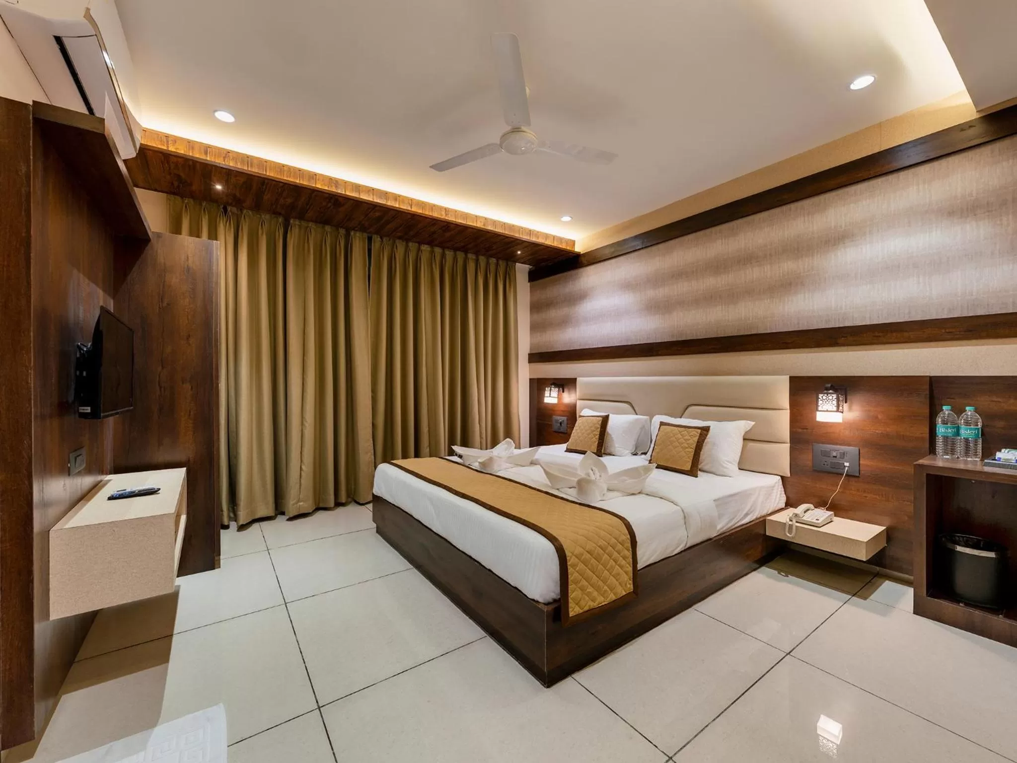 Bed in Golden Leaf Resort