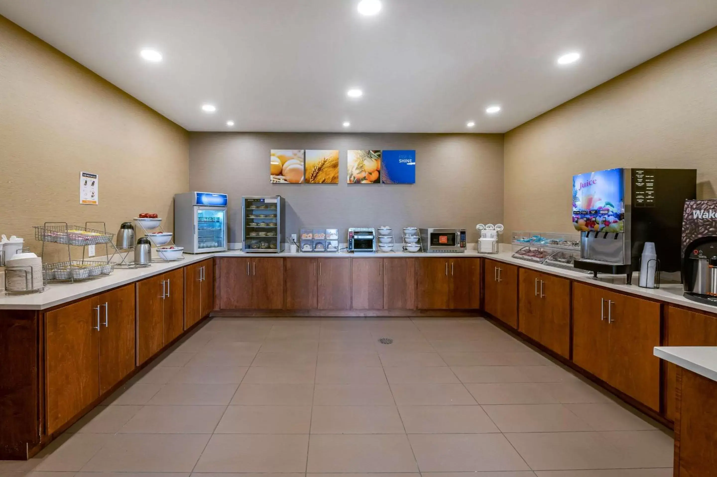 Restaurant/places to eat in Comfort Suites Columbus Airport