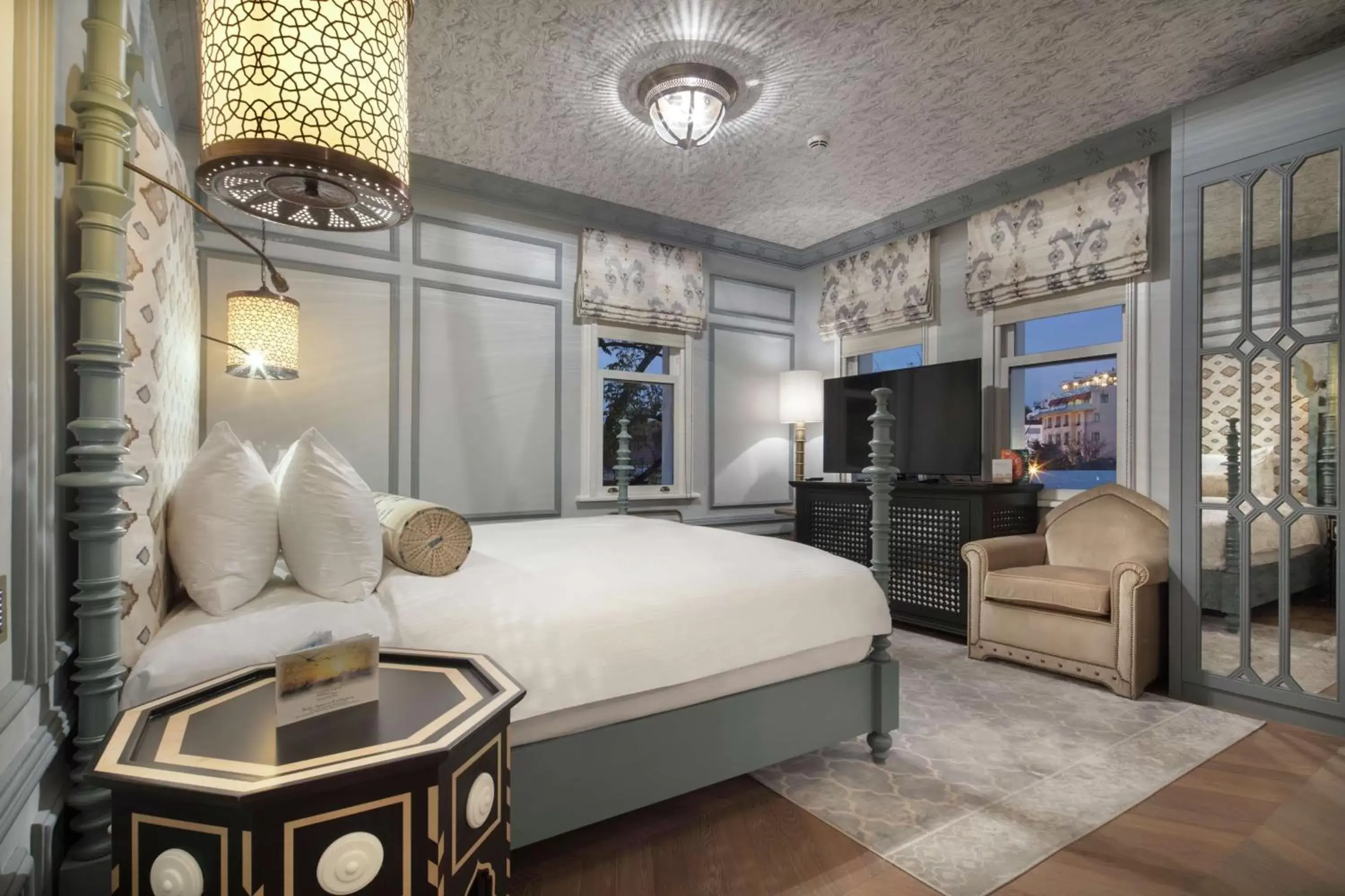 Bedroom in Hagia Sofia Mansions Istanbul, Curio Collection by Hilton