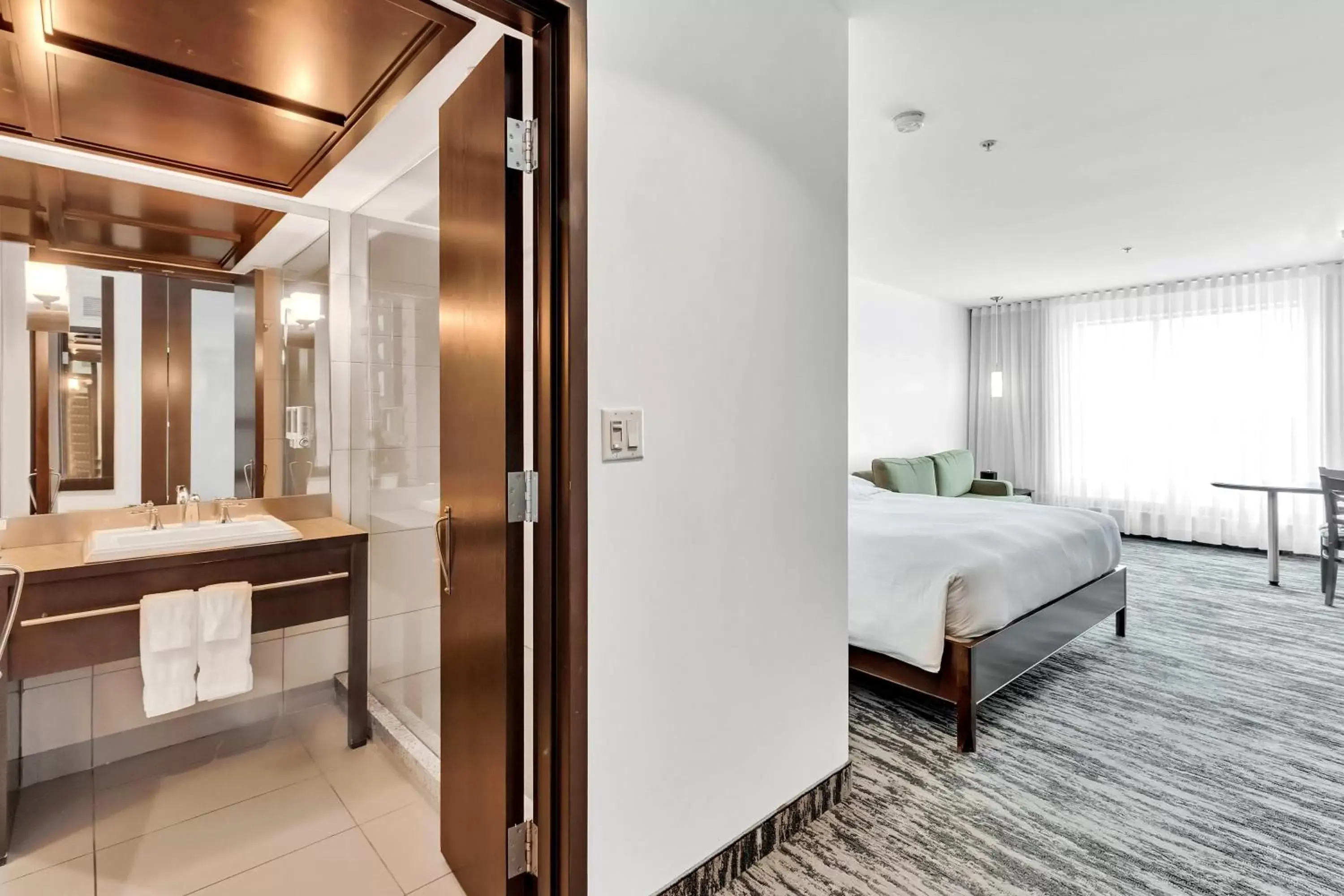Bedroom, Bed in Hotel Mortagne