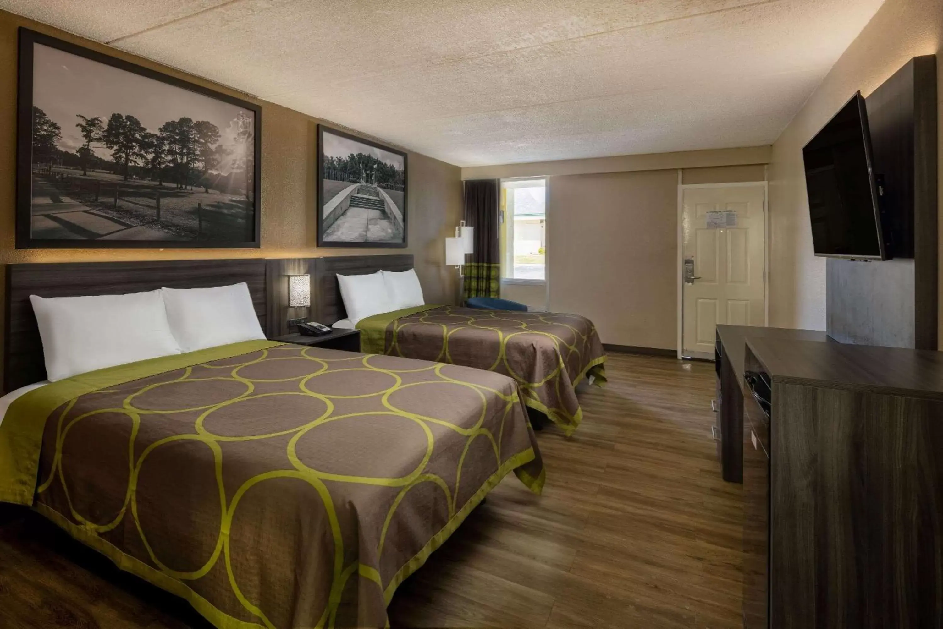 Photo of the whole room, Bed in Super 8 by Wyndham McDonough GA