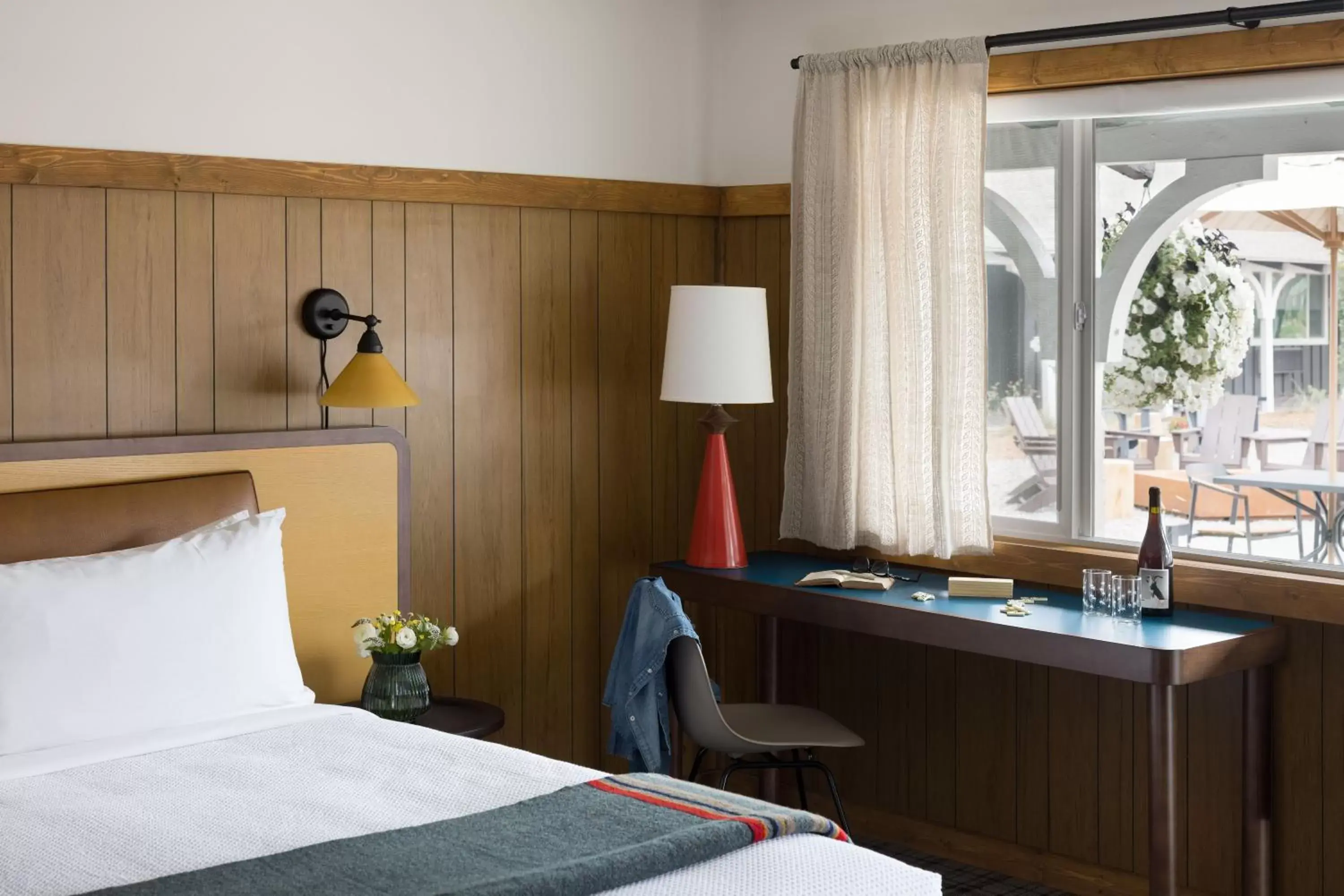 The Virg Courtyard King in The Virginian Lodge The Virg Courtyard King in The Virginian Lodge