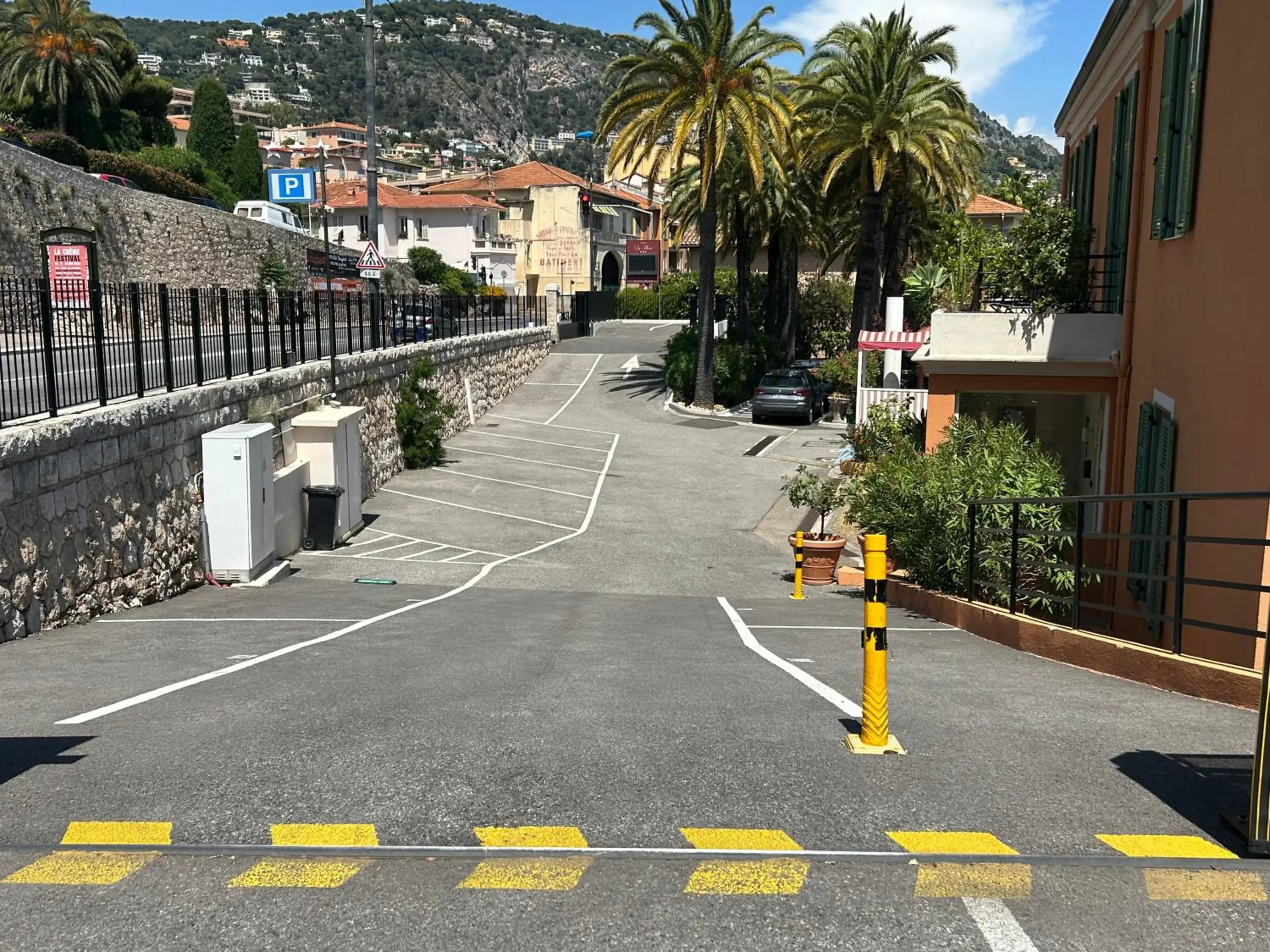 Parking in Hôtel La Flore